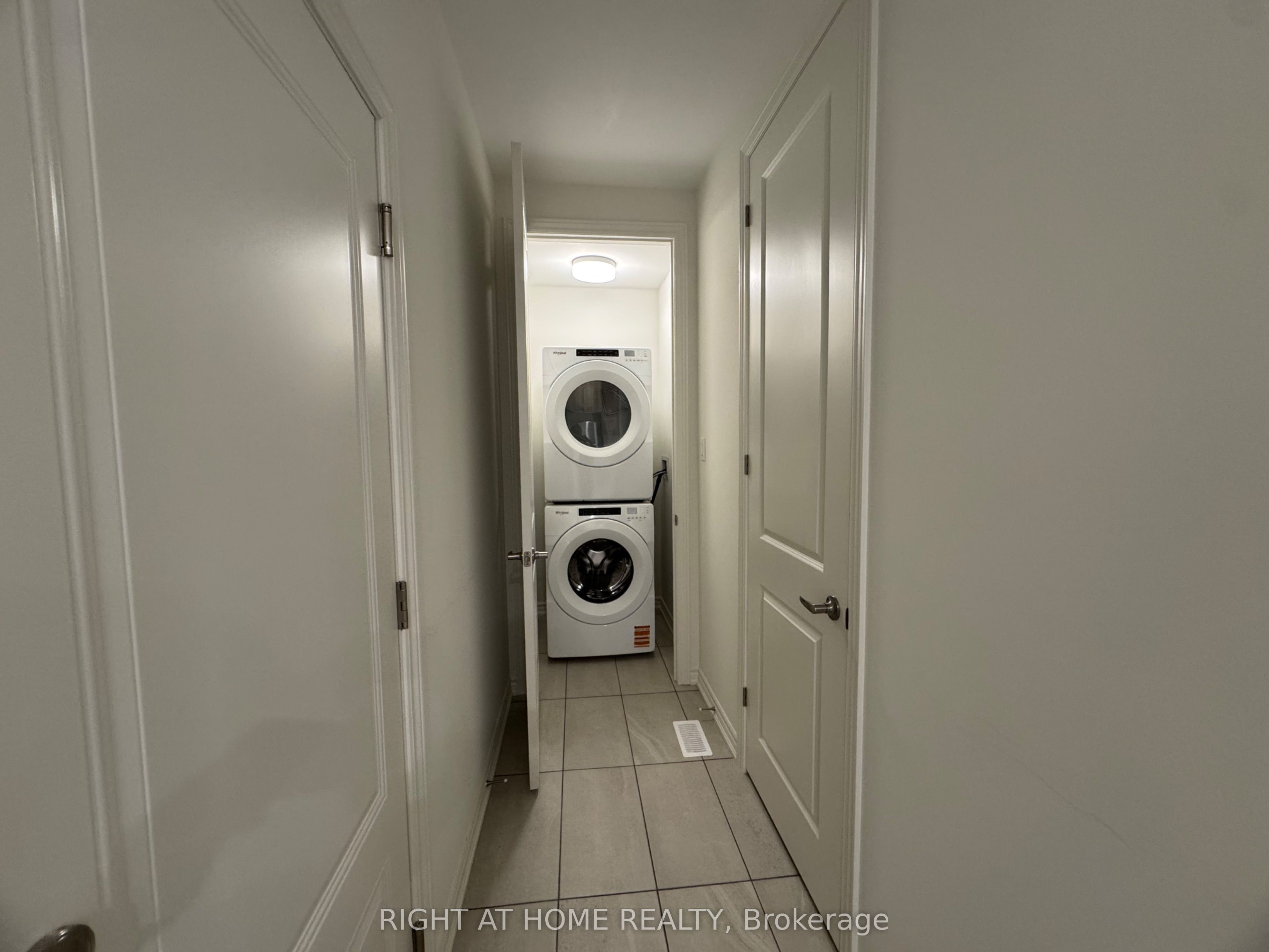 60 Debois Street Main Property Photo 11