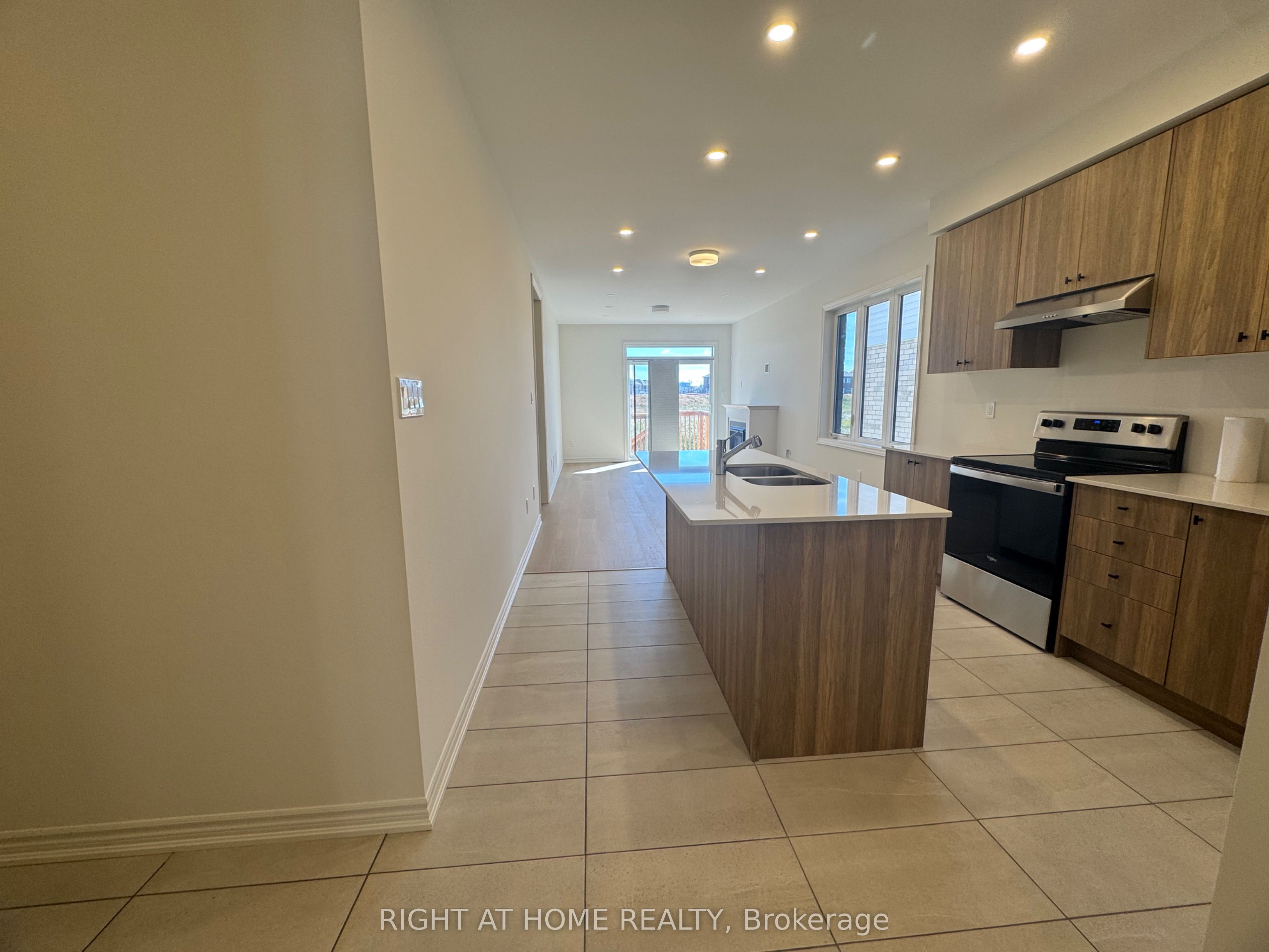 60 Debois Street Main Property Photo 12