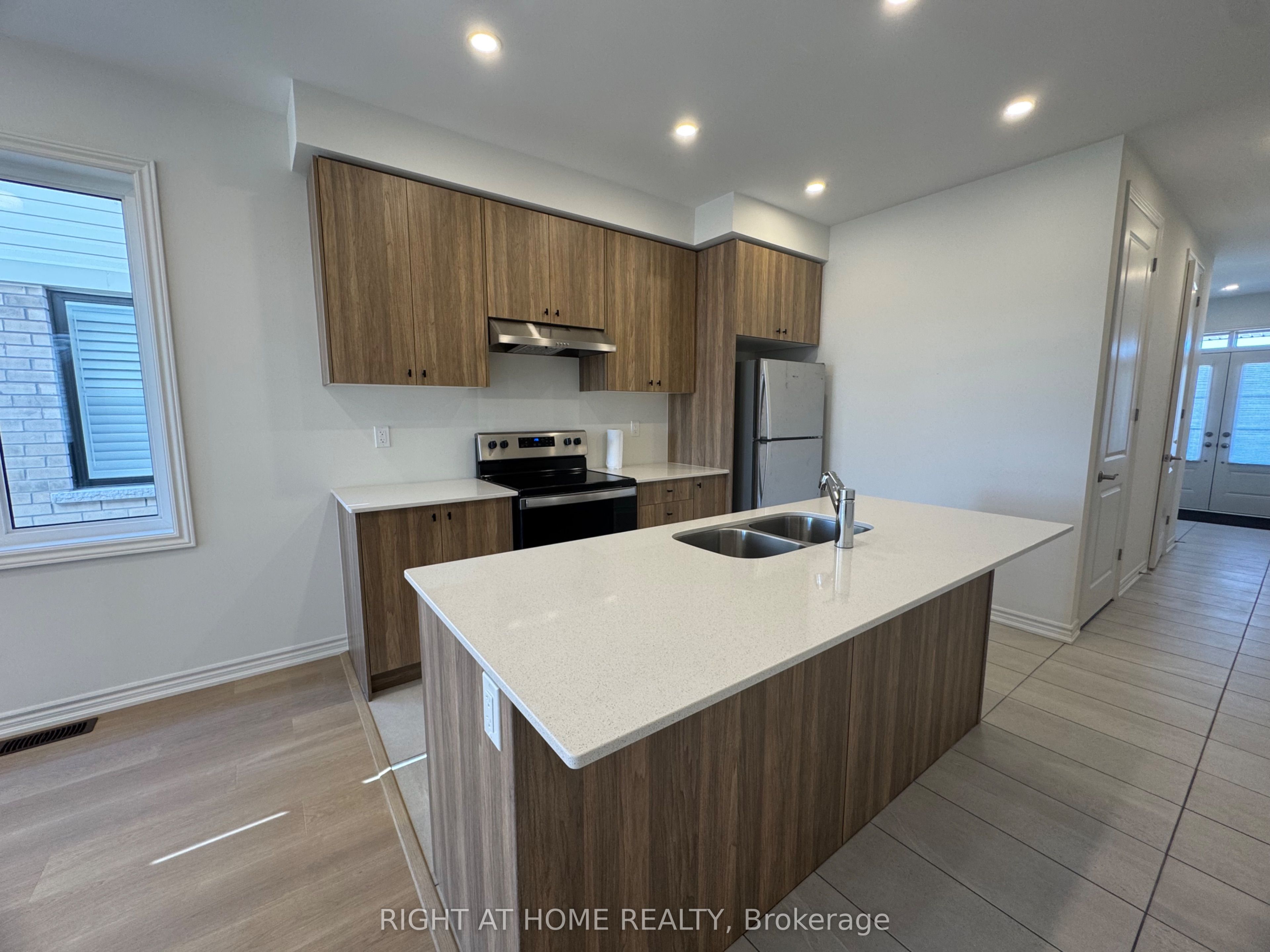 60 Debois Street Main Property Photo 14