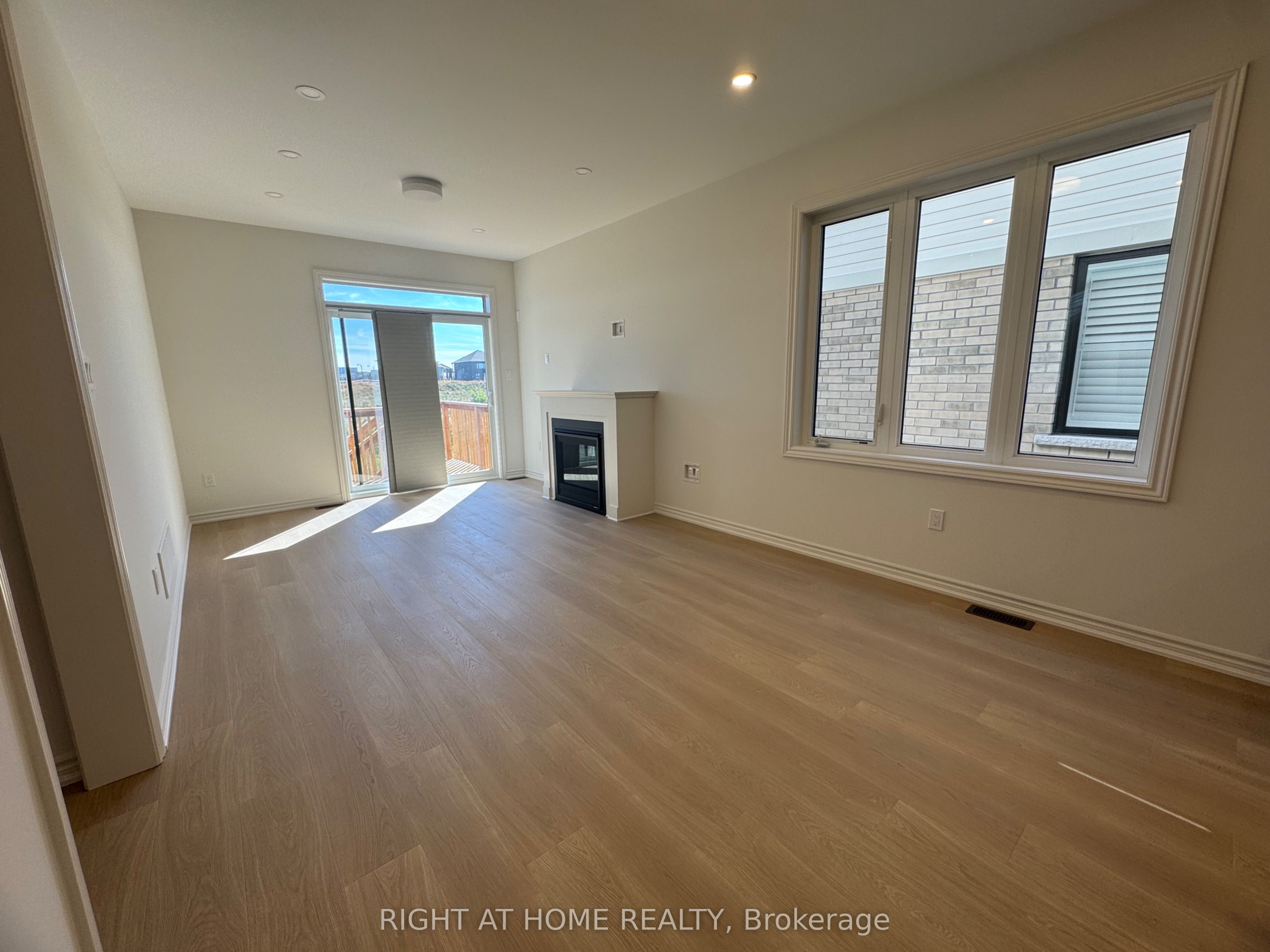 60 Debois Street Main Property Photo 15