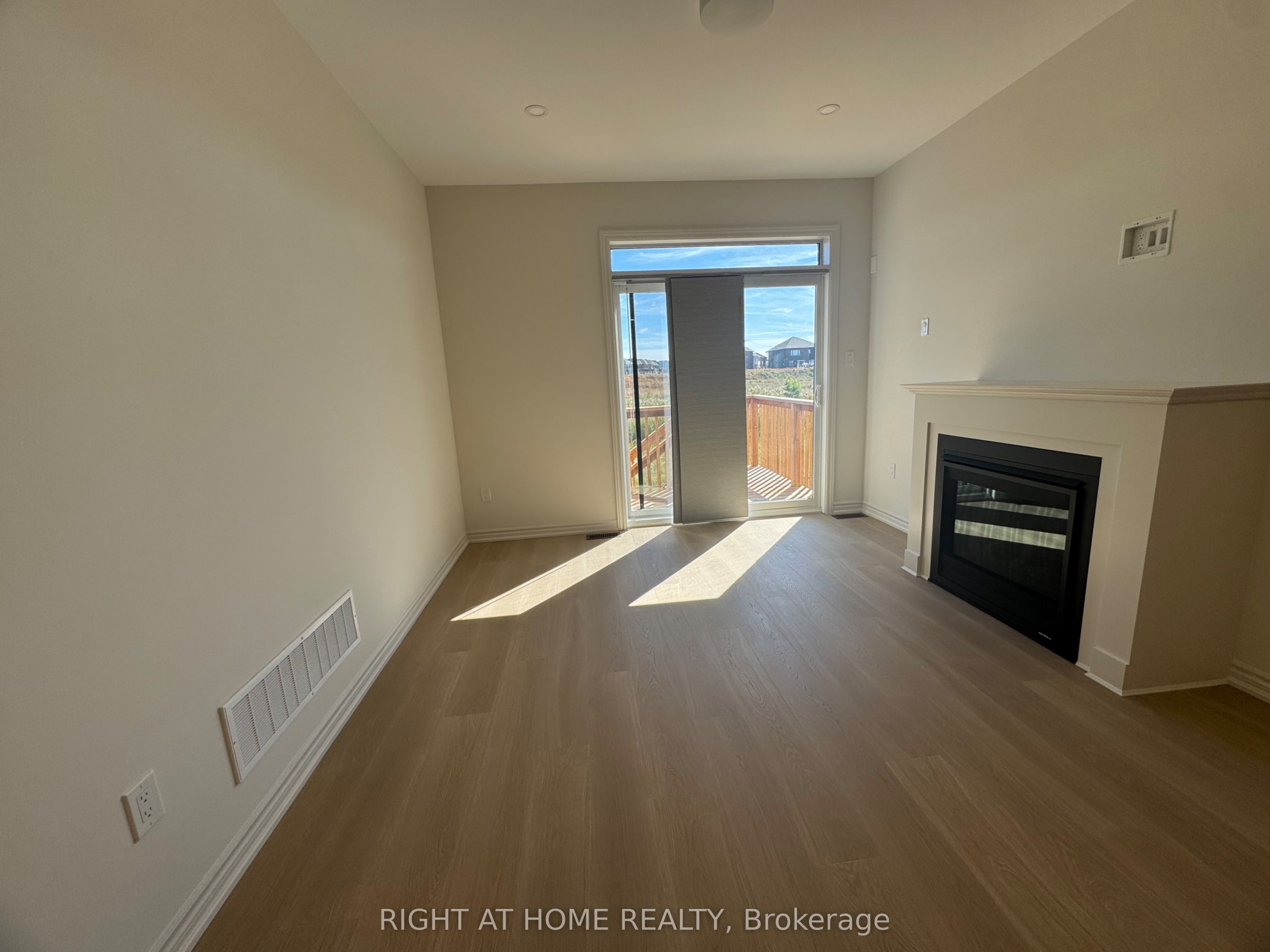 60 Debois Street Main Property Photo 17
