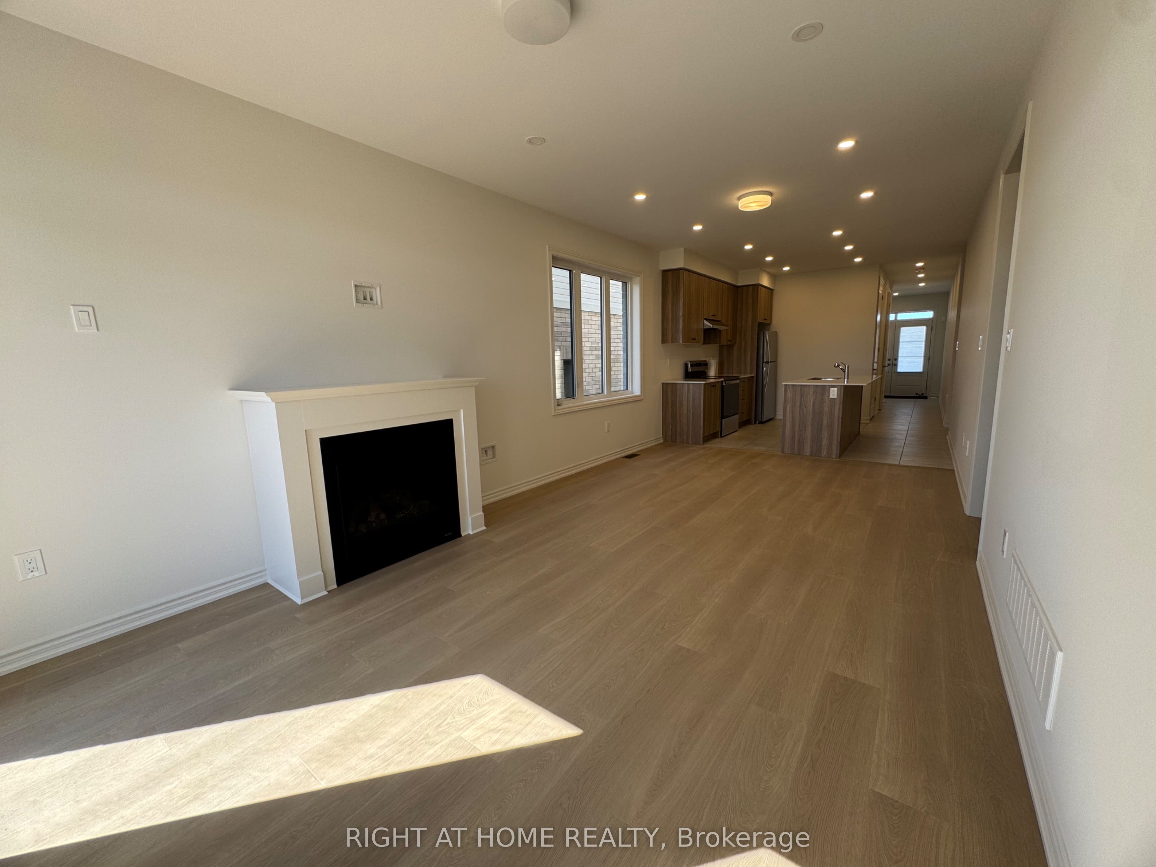 60 Debois Street Main Property Photo 18