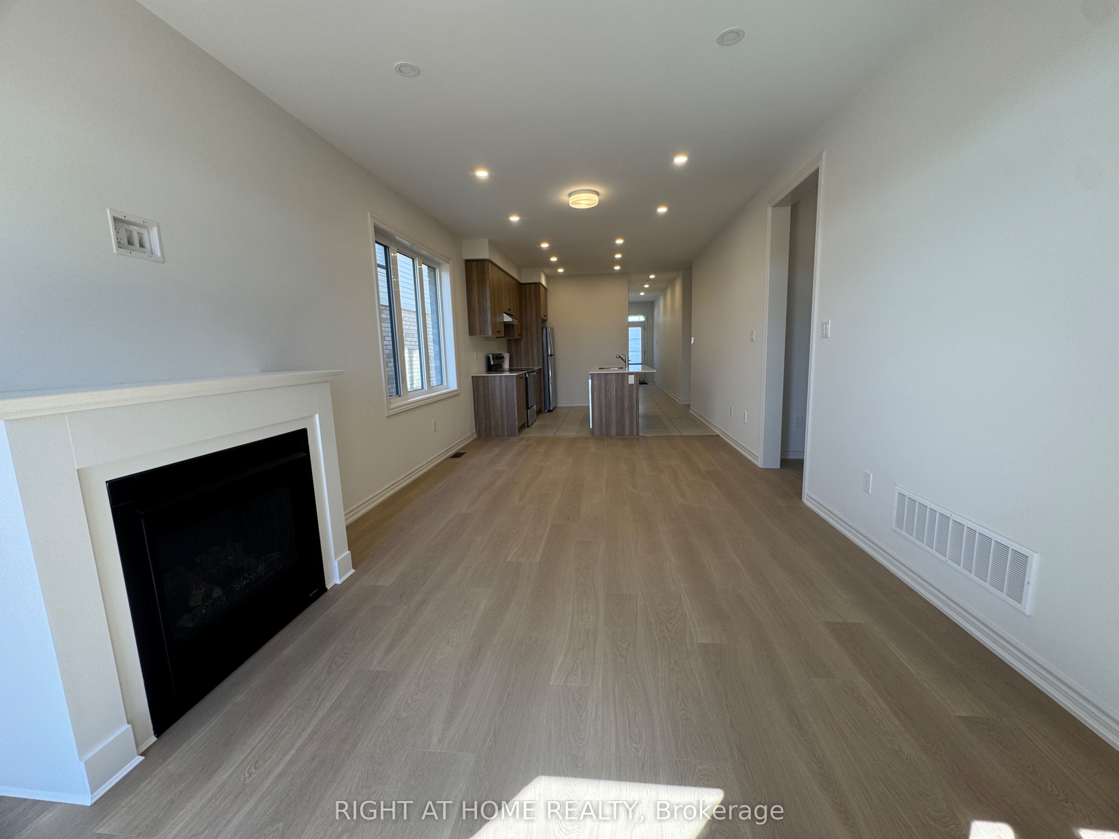 60 Debois Street Main Property Photo 19
