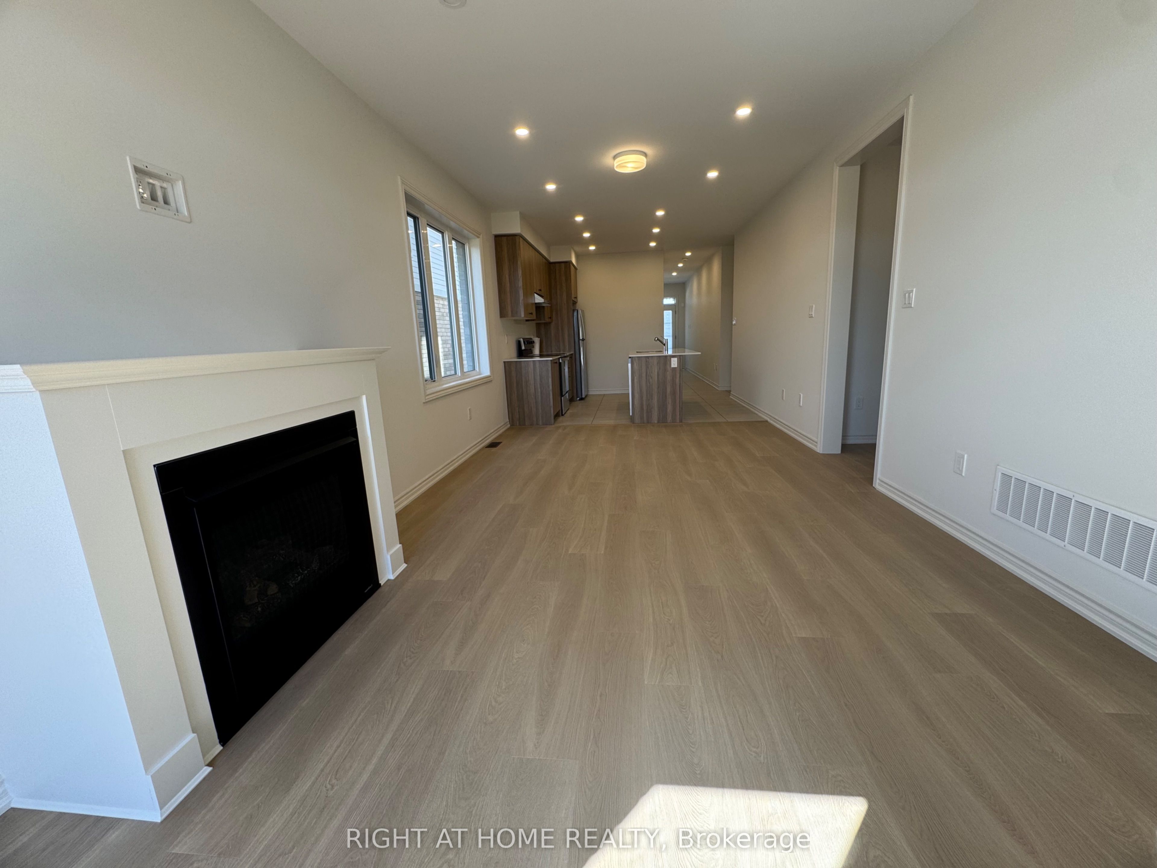 60 Debois Street Main Property Photo 20