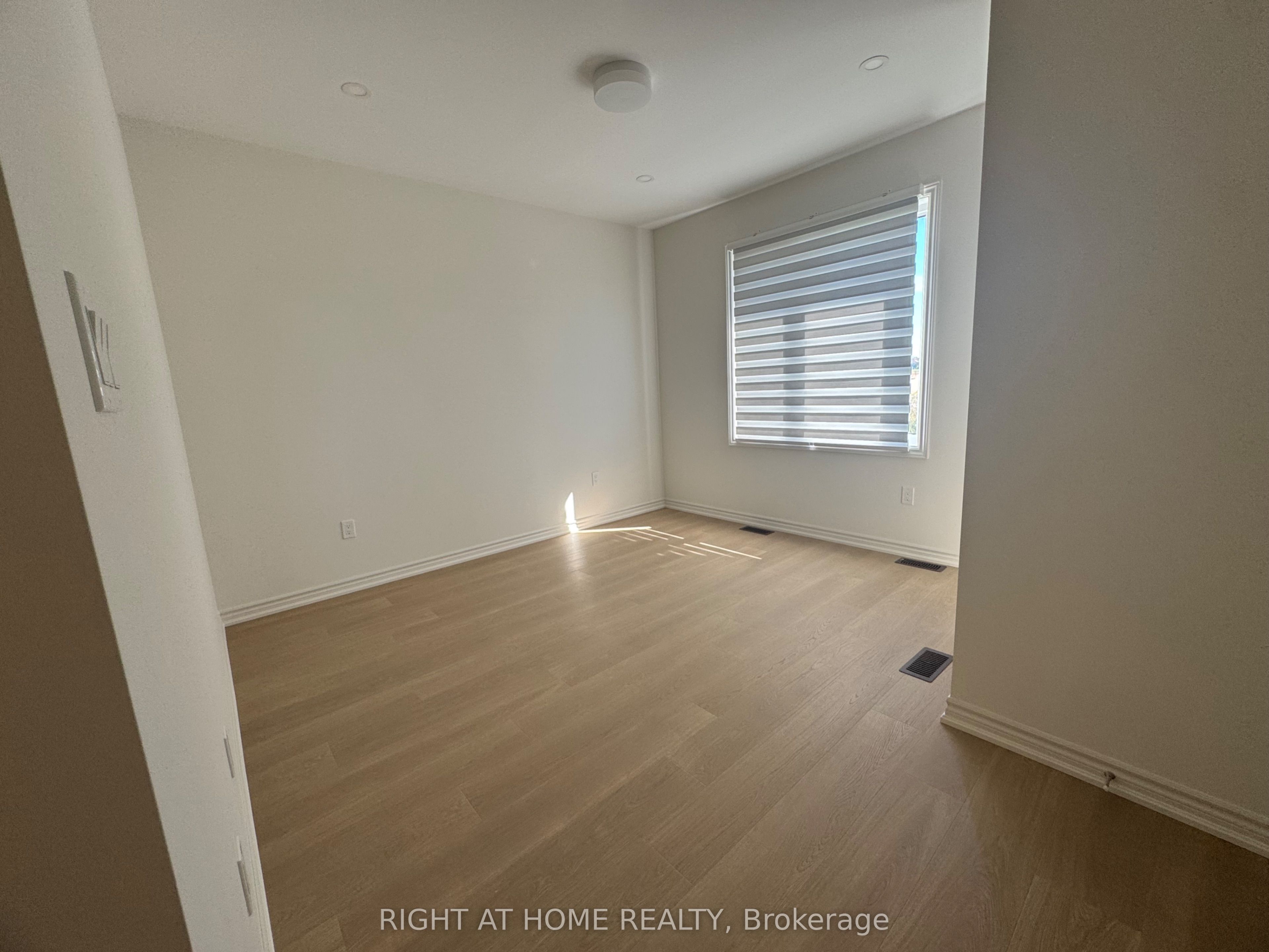 60 Debois Street Main Property Photo 23