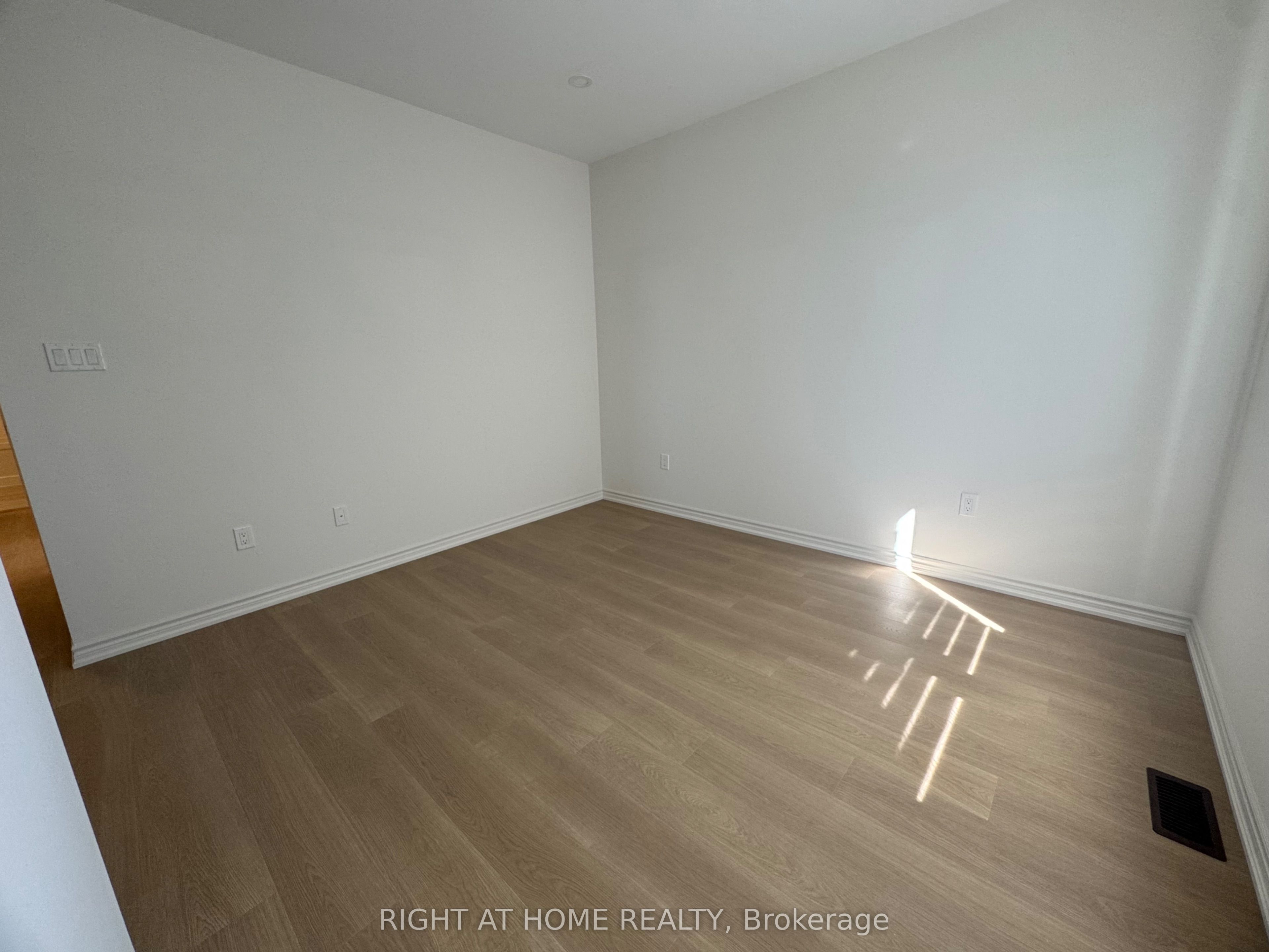 60 Debois Street Main Property Photo 29