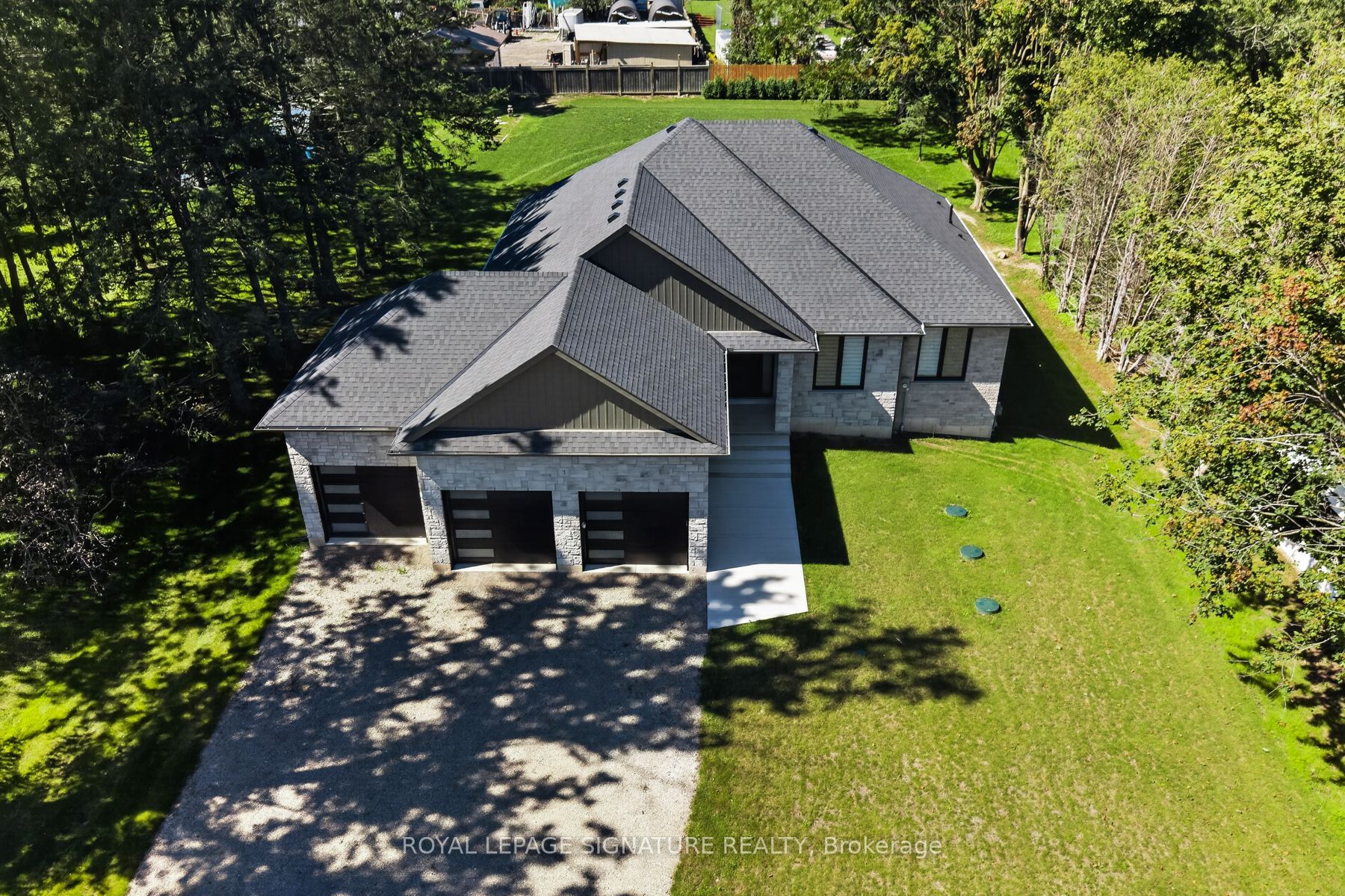 3 Kings Lane Property Photo 1