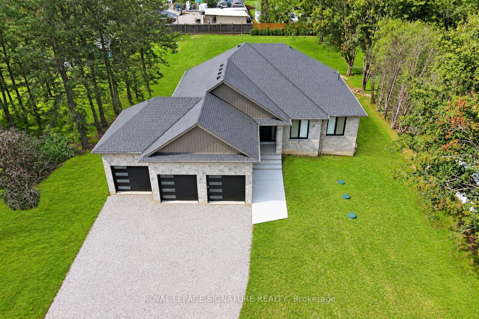 3 Kings Lane Property Photo 2
