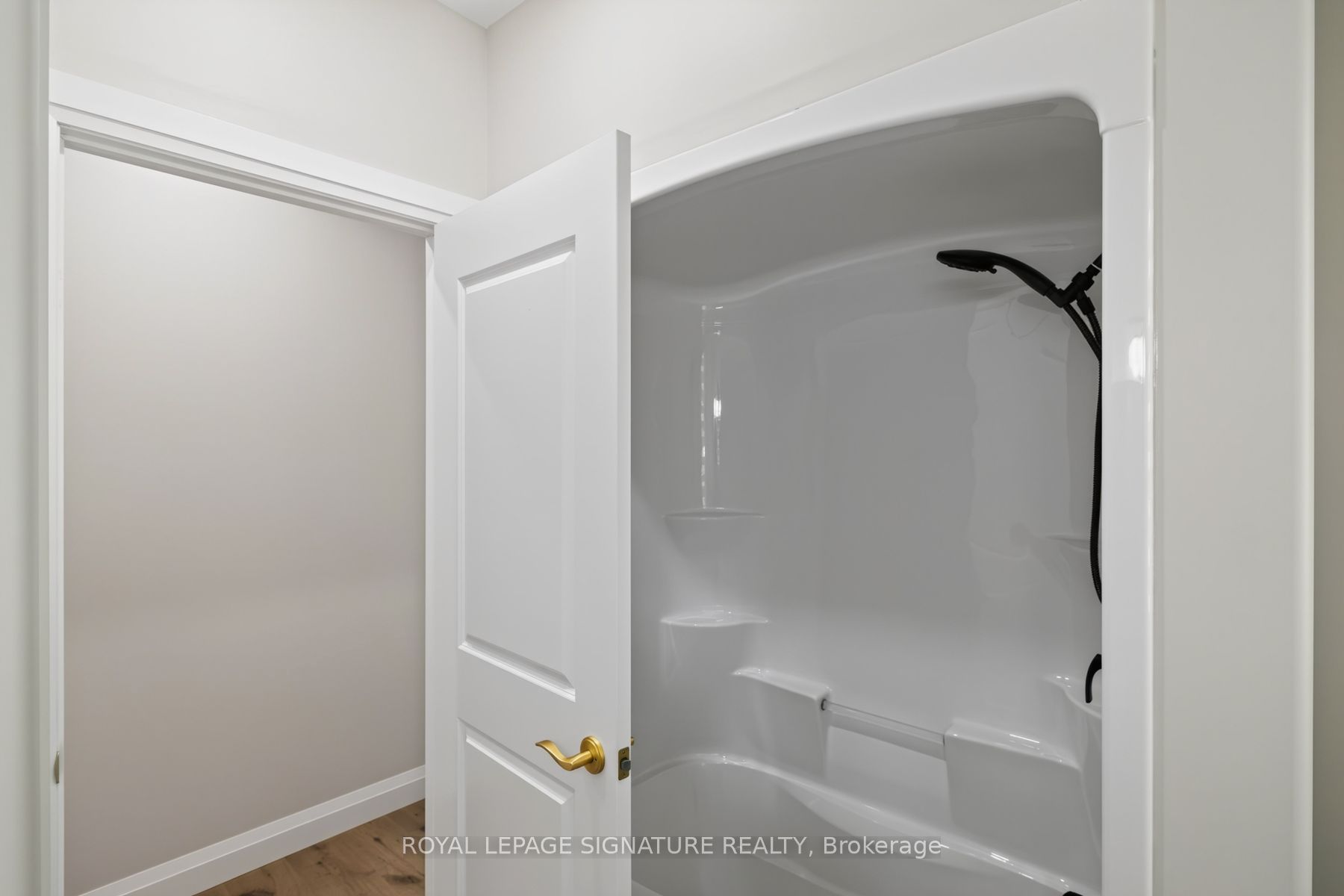 3 Kings Lane Property Photo 28