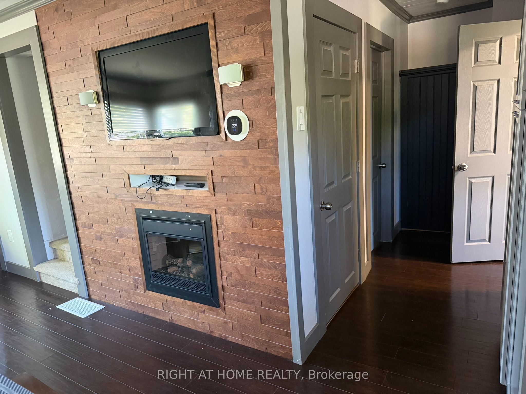 144 Baseline Road W Property Photo 16