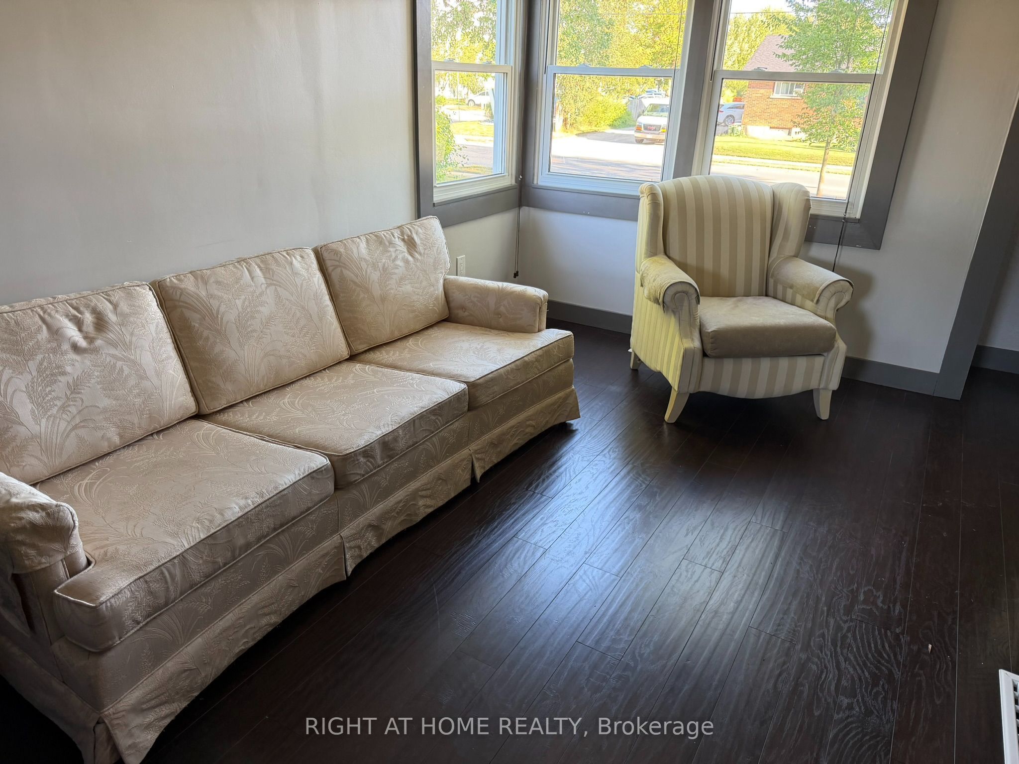 144 Baseline Road W Property Photo 17