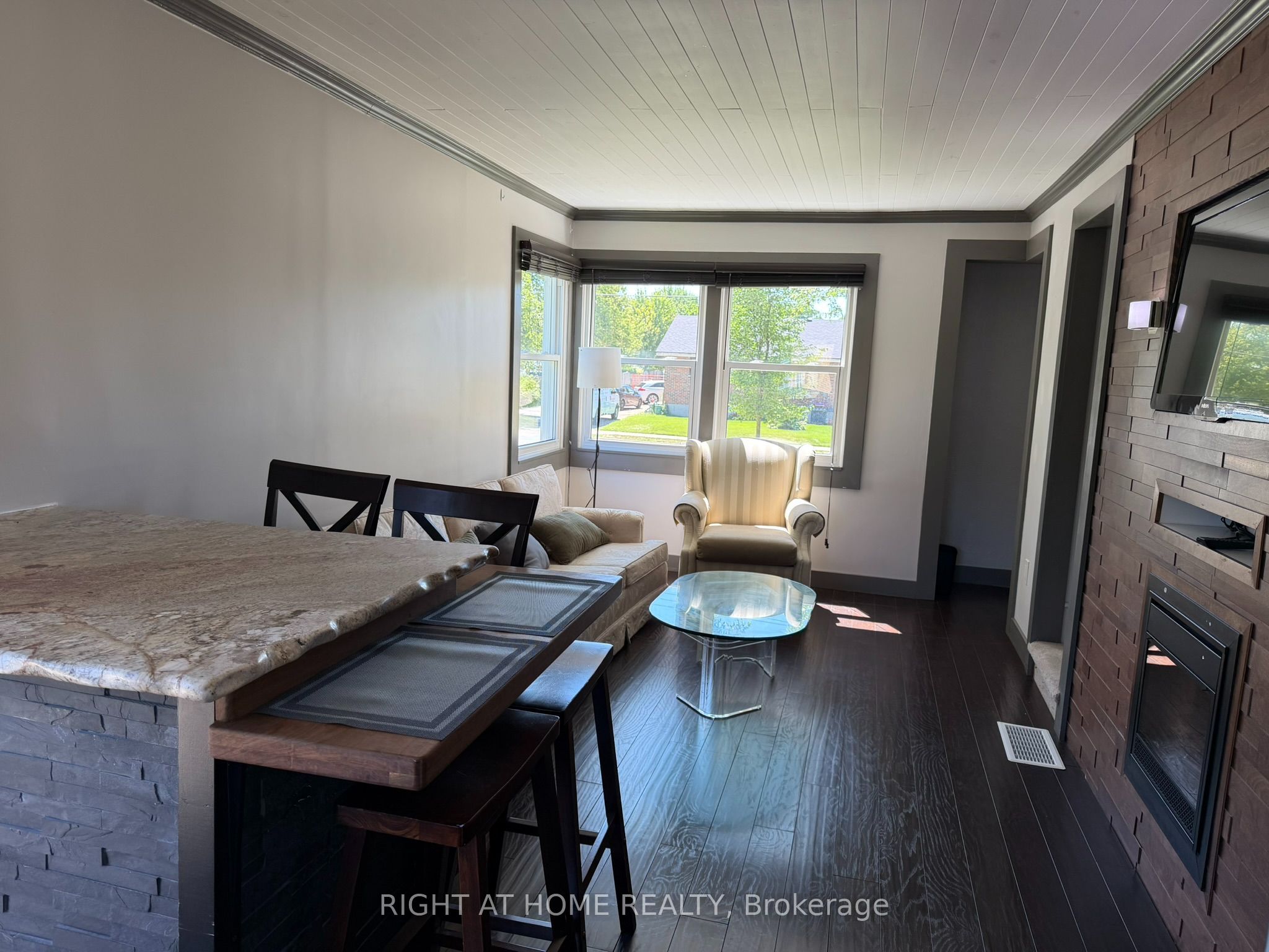 144 Baseline Road W Property Photo 19