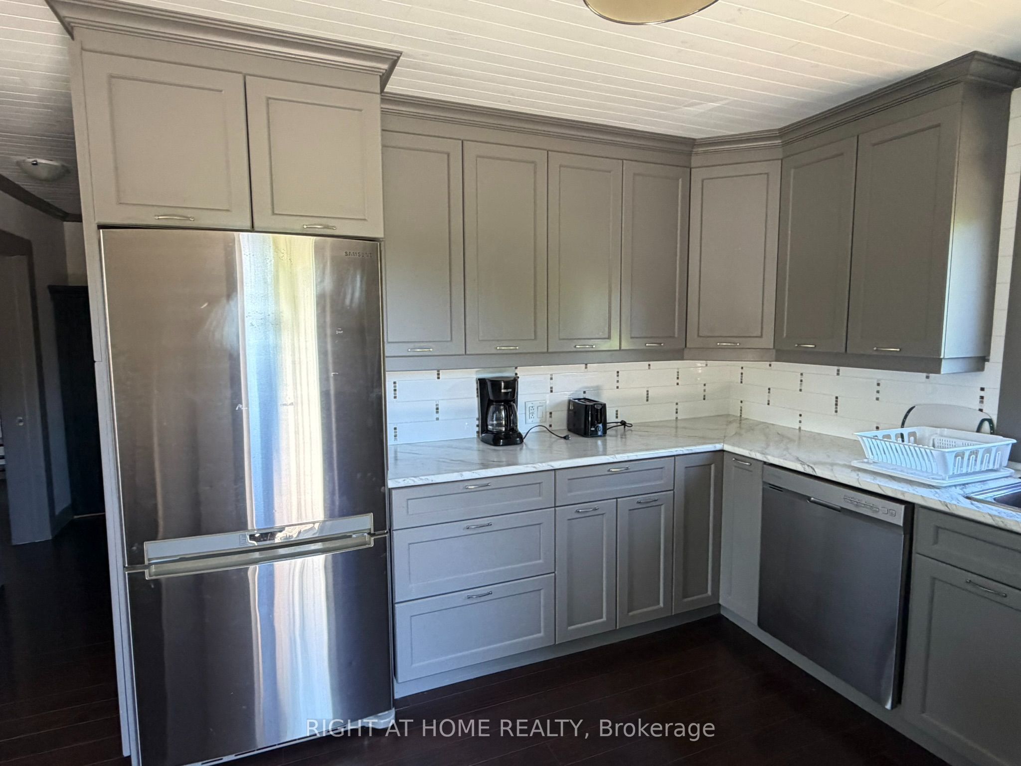 144 Baseline Road W Property Photo 22