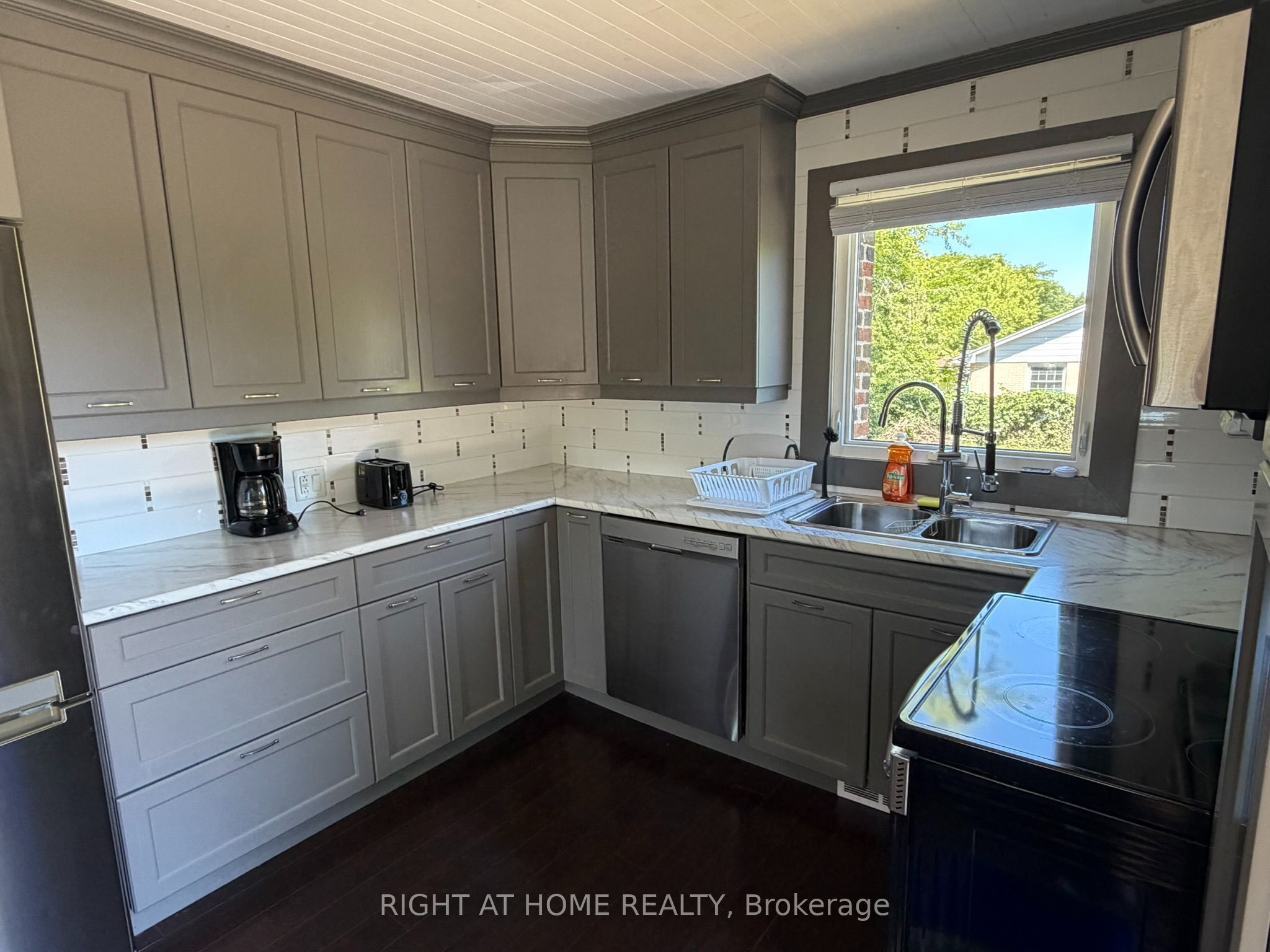 144 Baseline Road W Property Photo 24