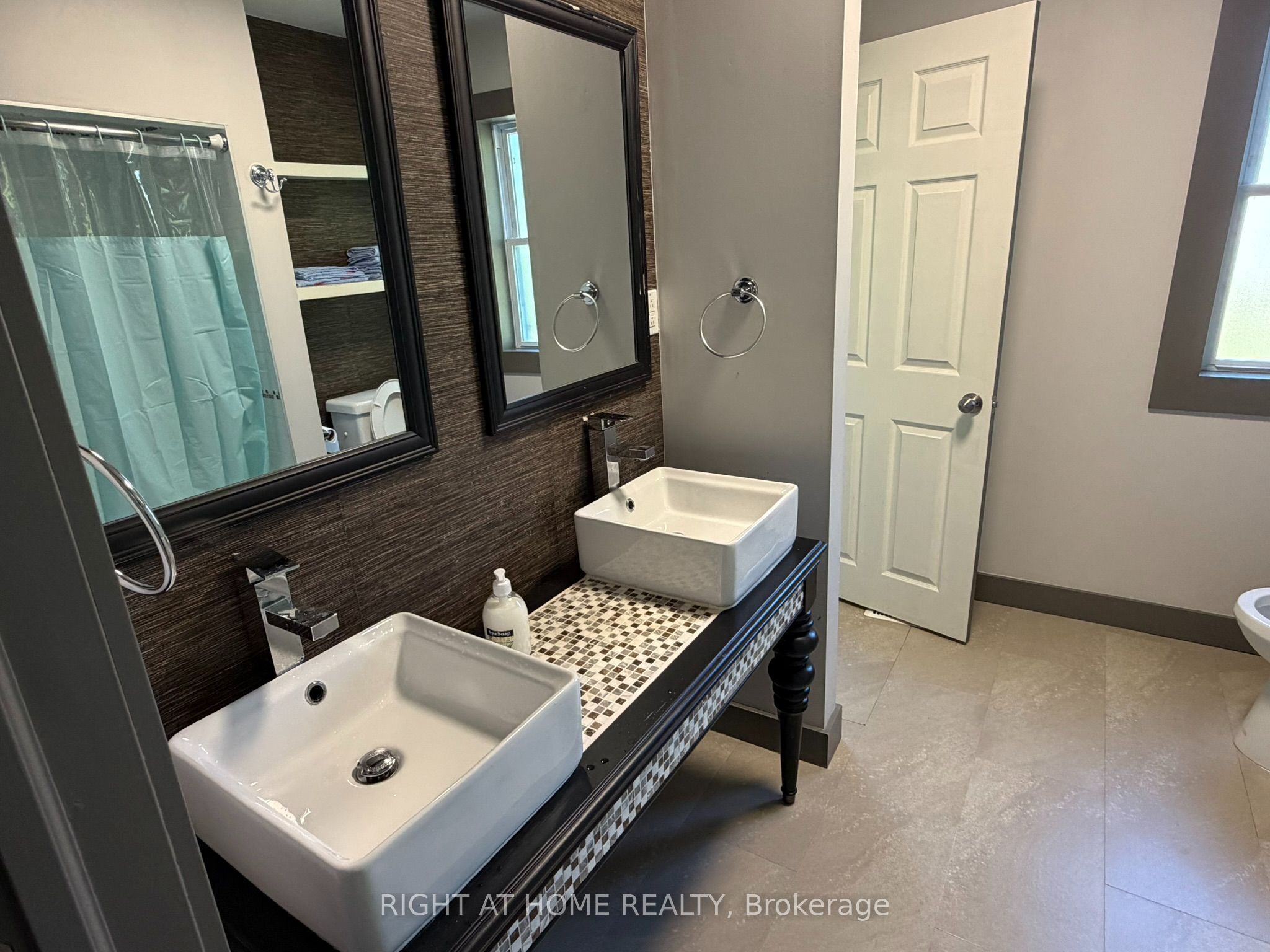 144 Baseline Road W Property Photo 32
