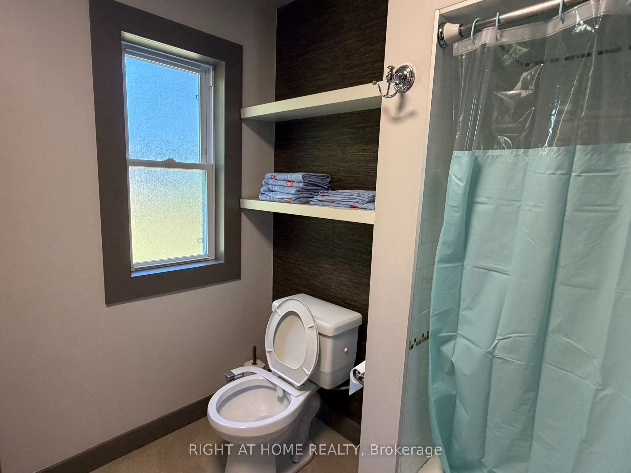 144 Baseline Road W Property Photo 33