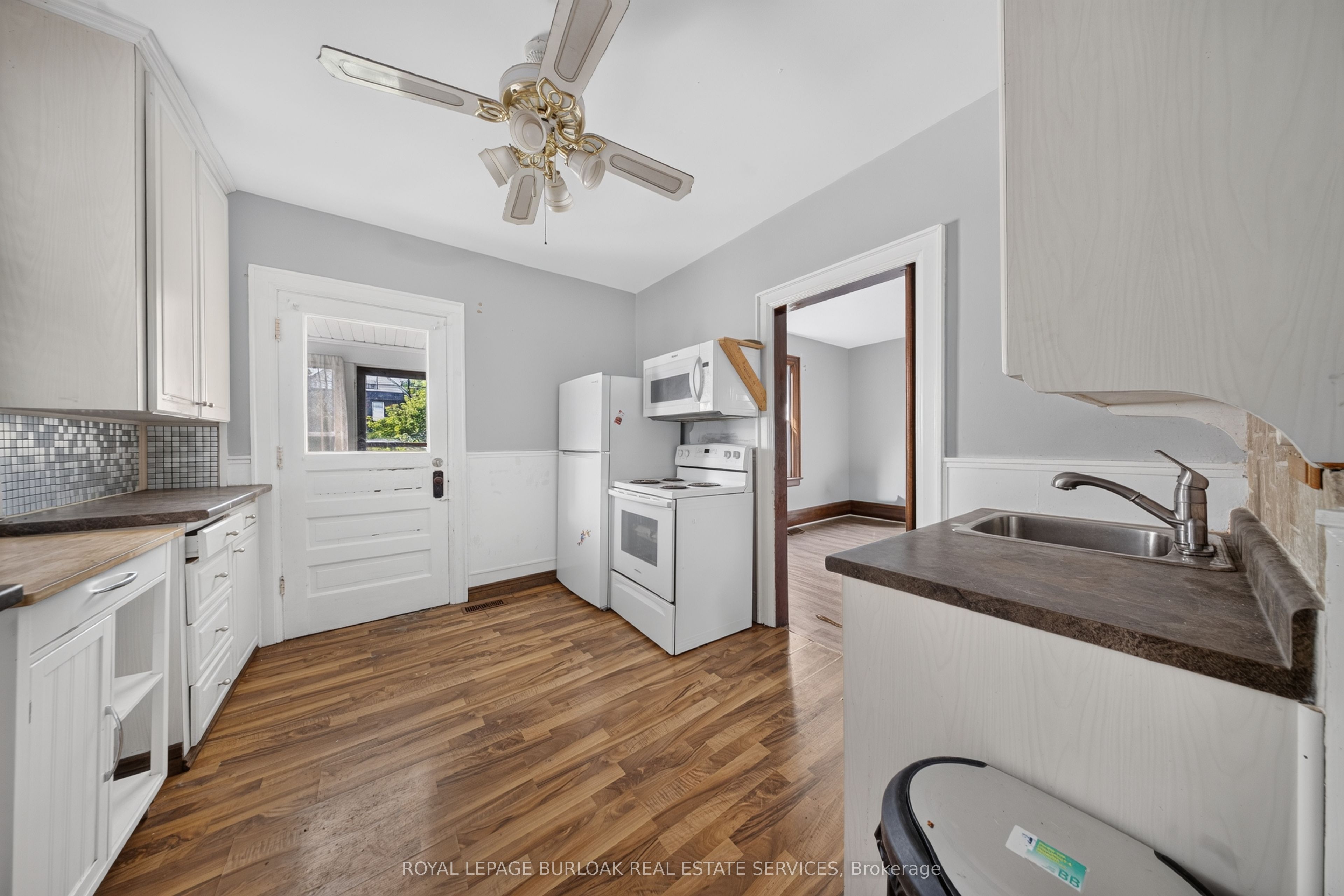 145 Albert Street W Property Photo 6