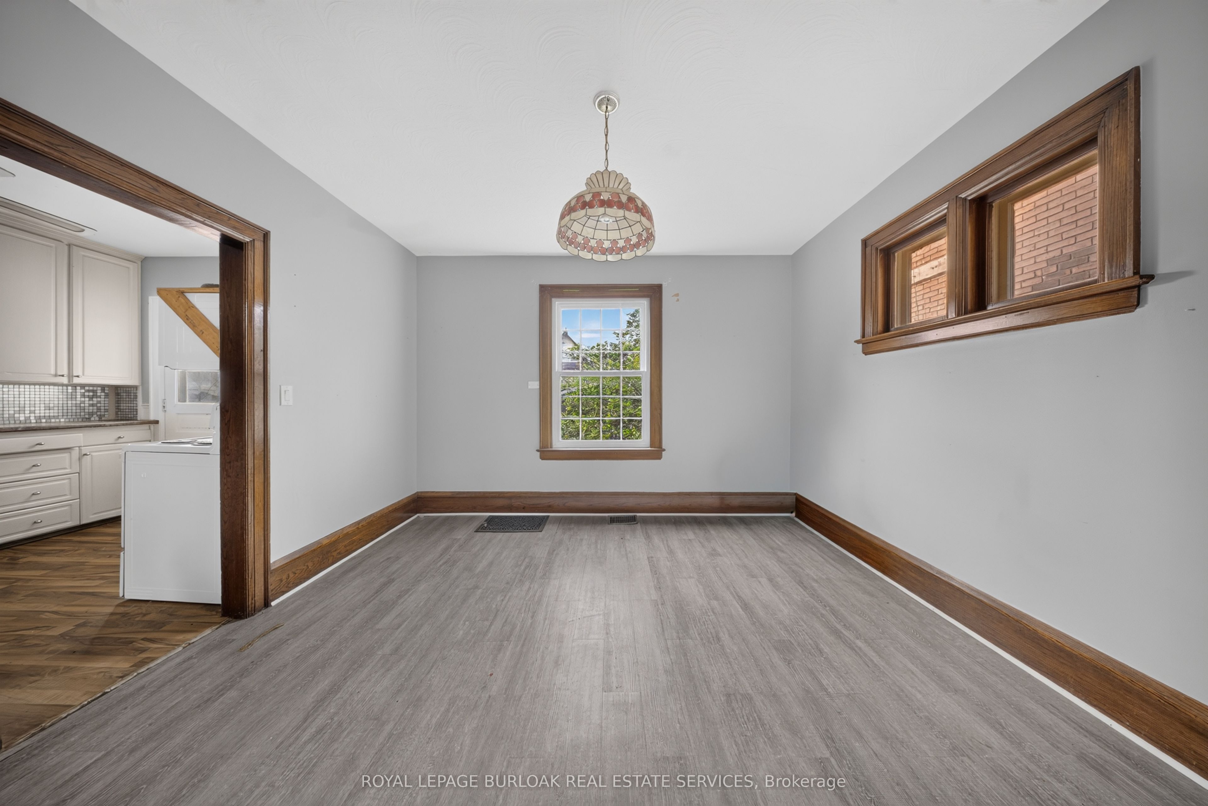 145 Albert Street W Property Photo 9