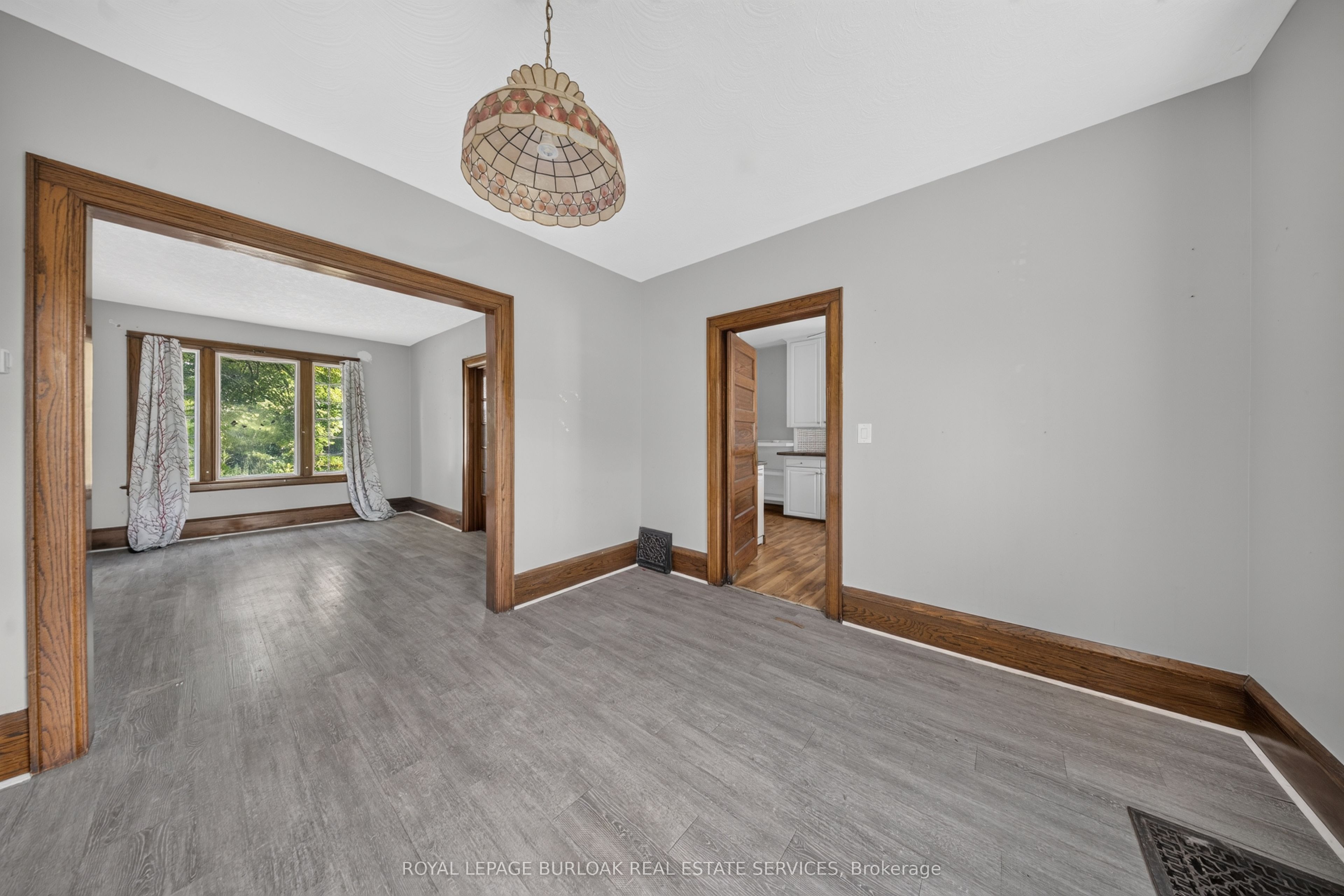 145 Albert Street W Property Photo 10