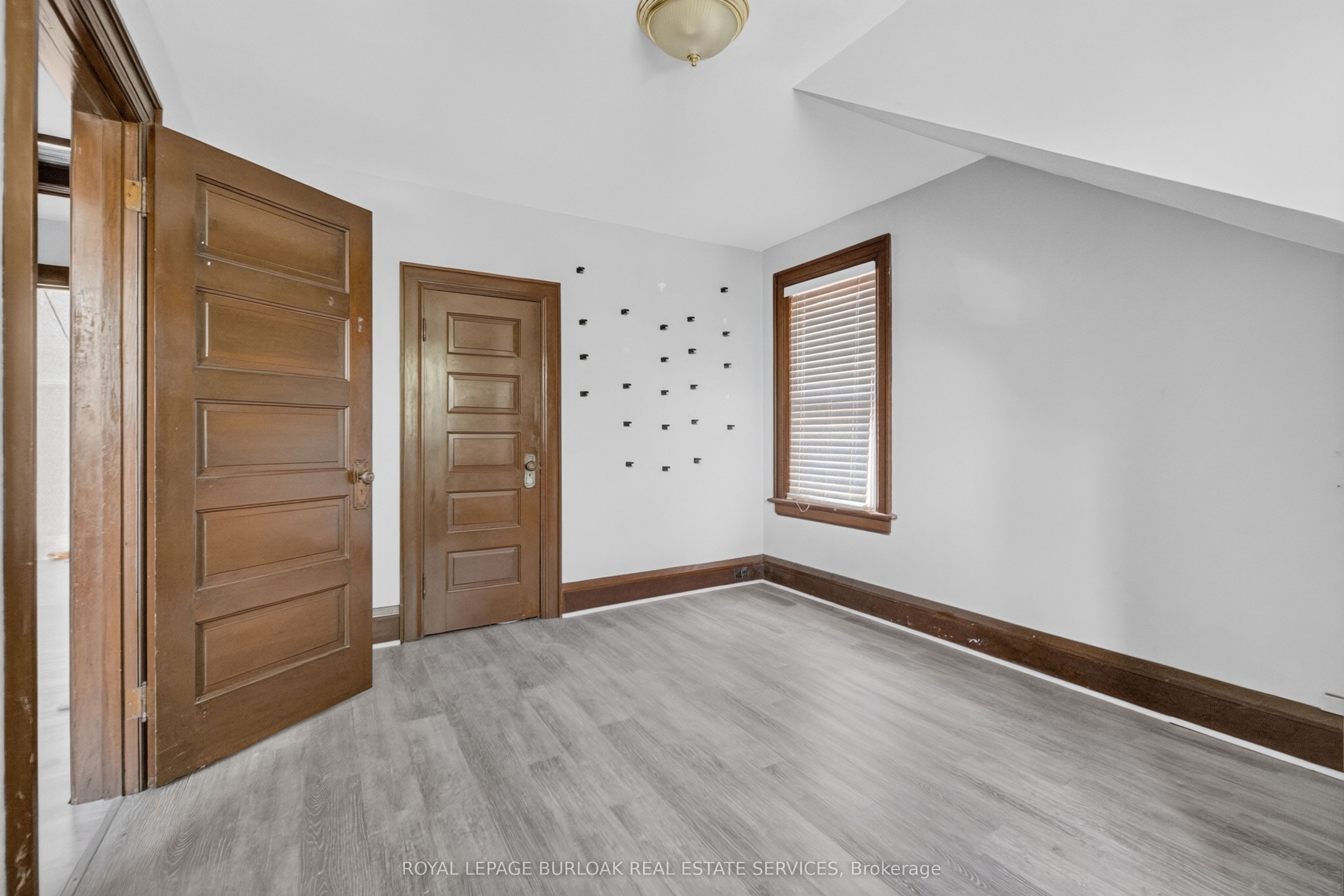 145 Albert Street W Property Photo 13