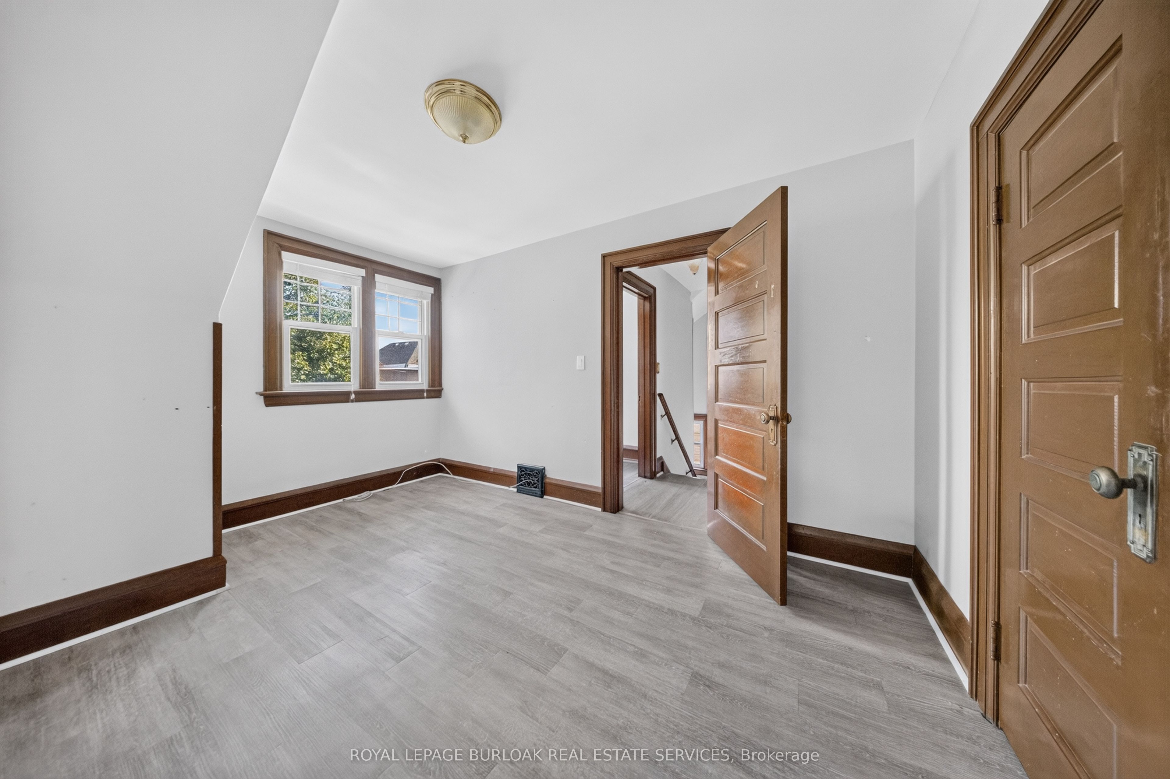 145 Albert Street W Property Photo 14