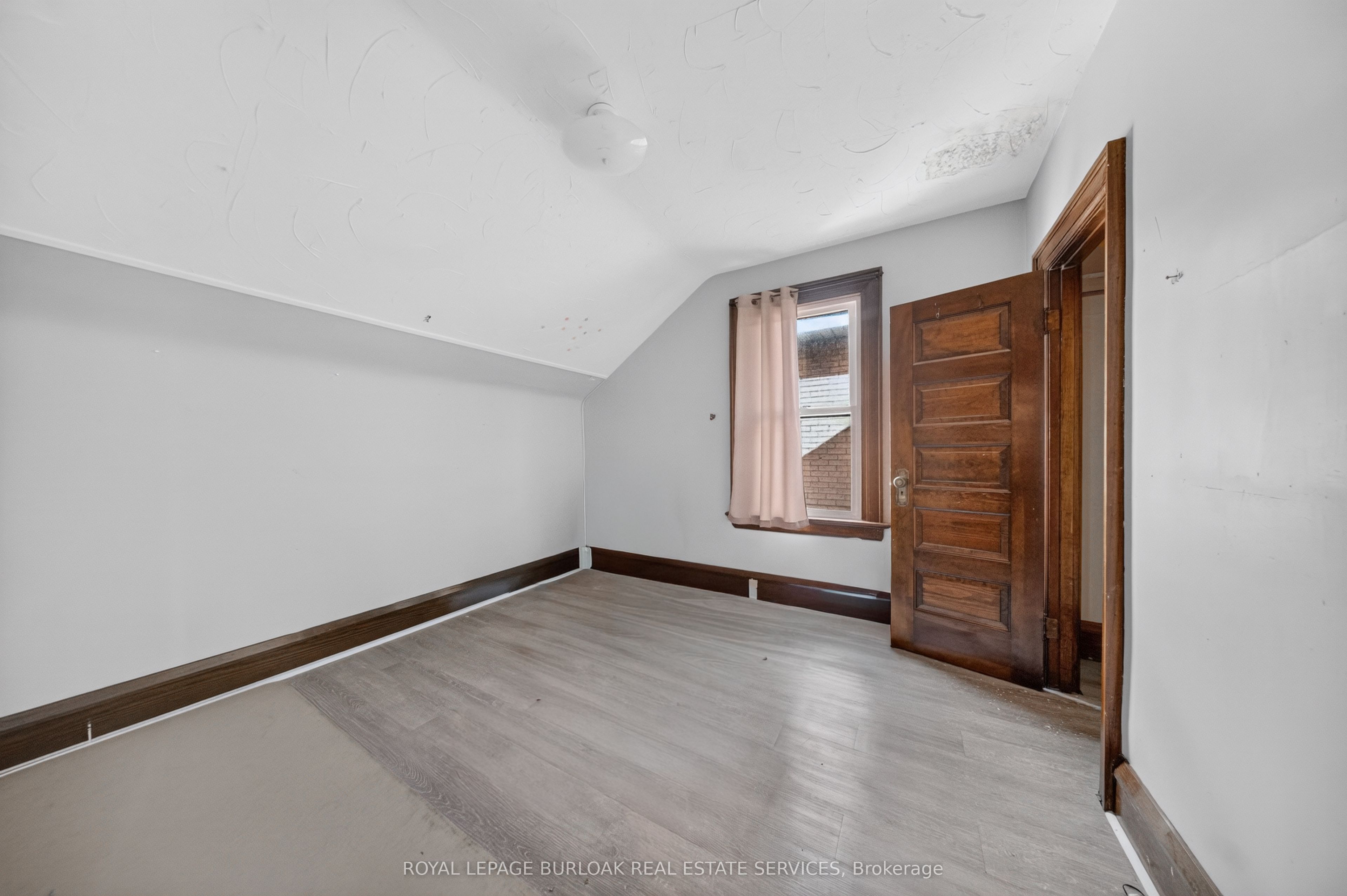 145 Albert Street W Property Photo 15