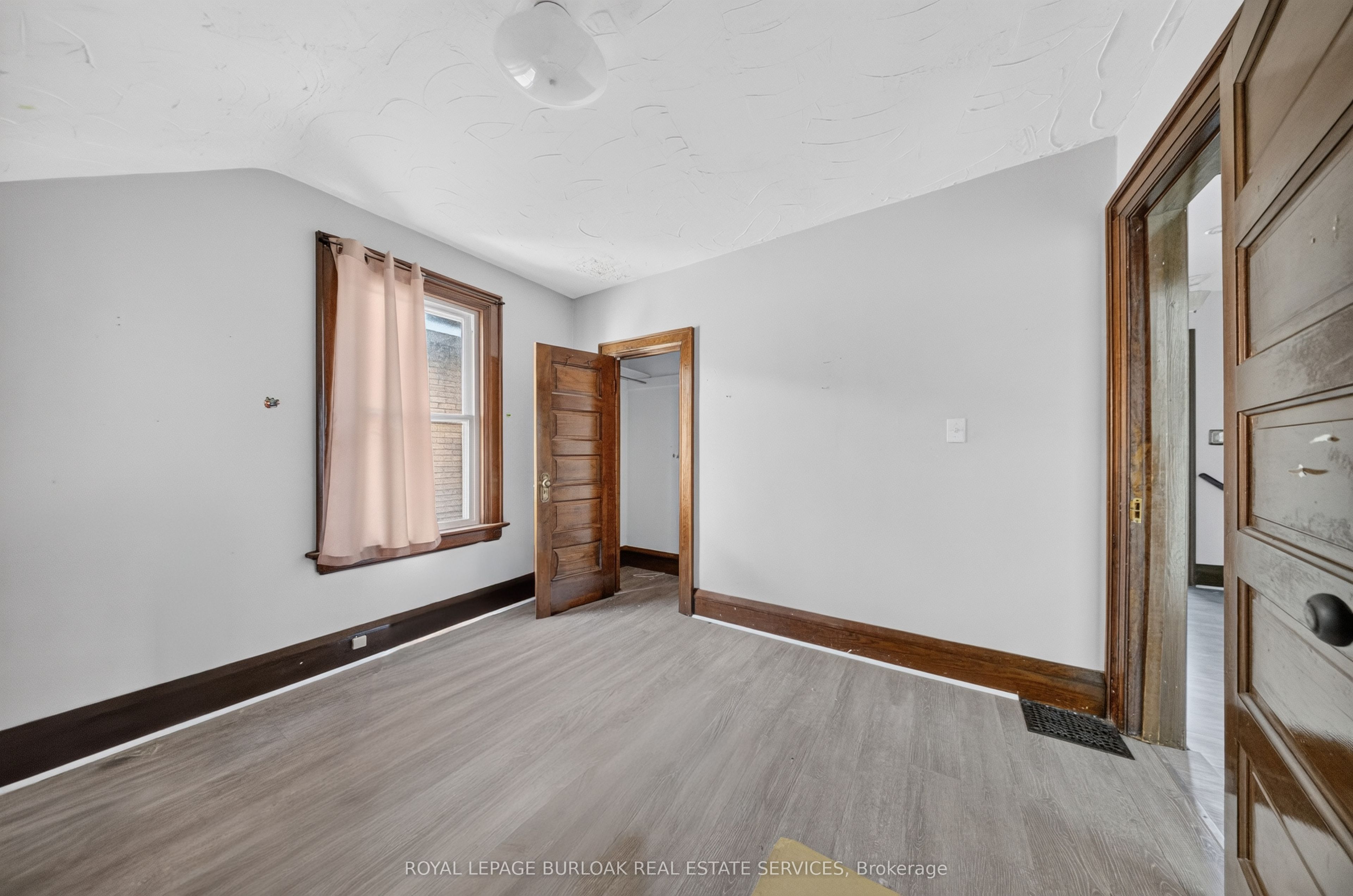 145 Albert Street W Property Photo 16