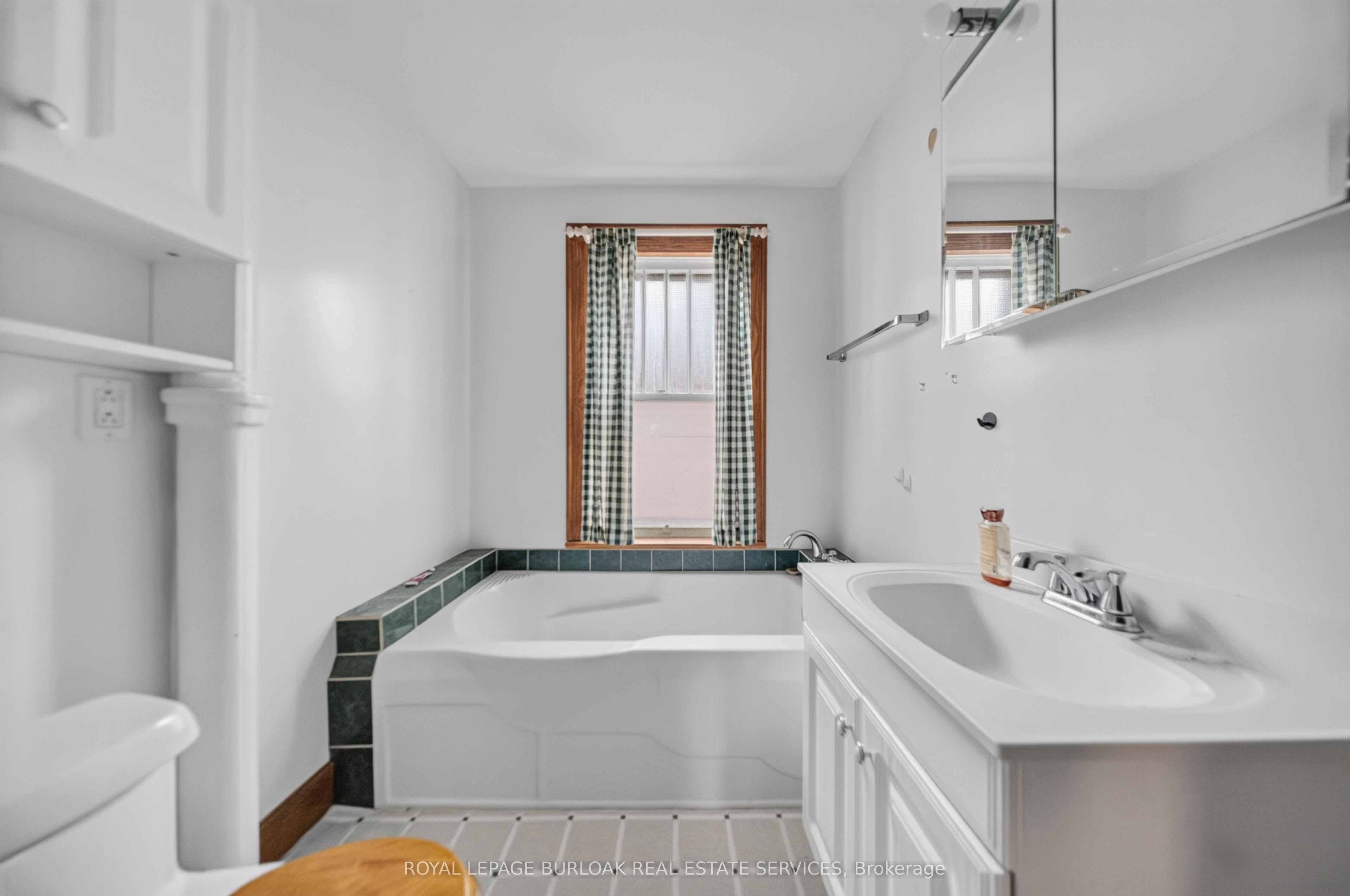 145 Albert Street W Property Photo 19