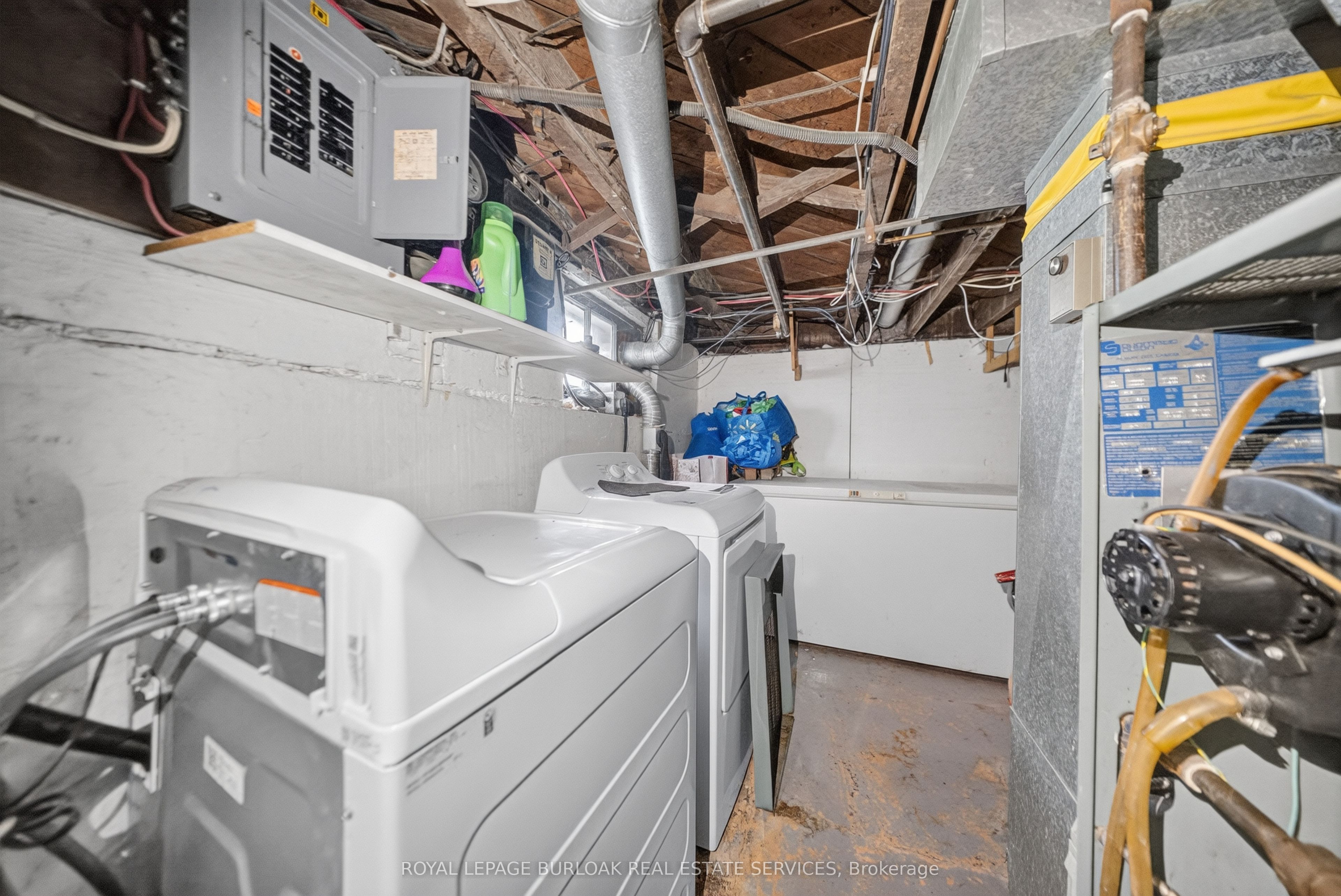 145 Albert Street W Property Photo 23