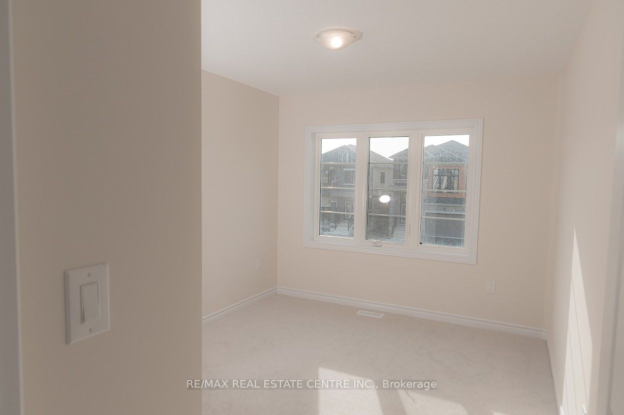 386 Barker Parkway Property Photo 9