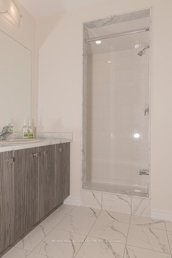 386 Barker Parkway Property Photo 14