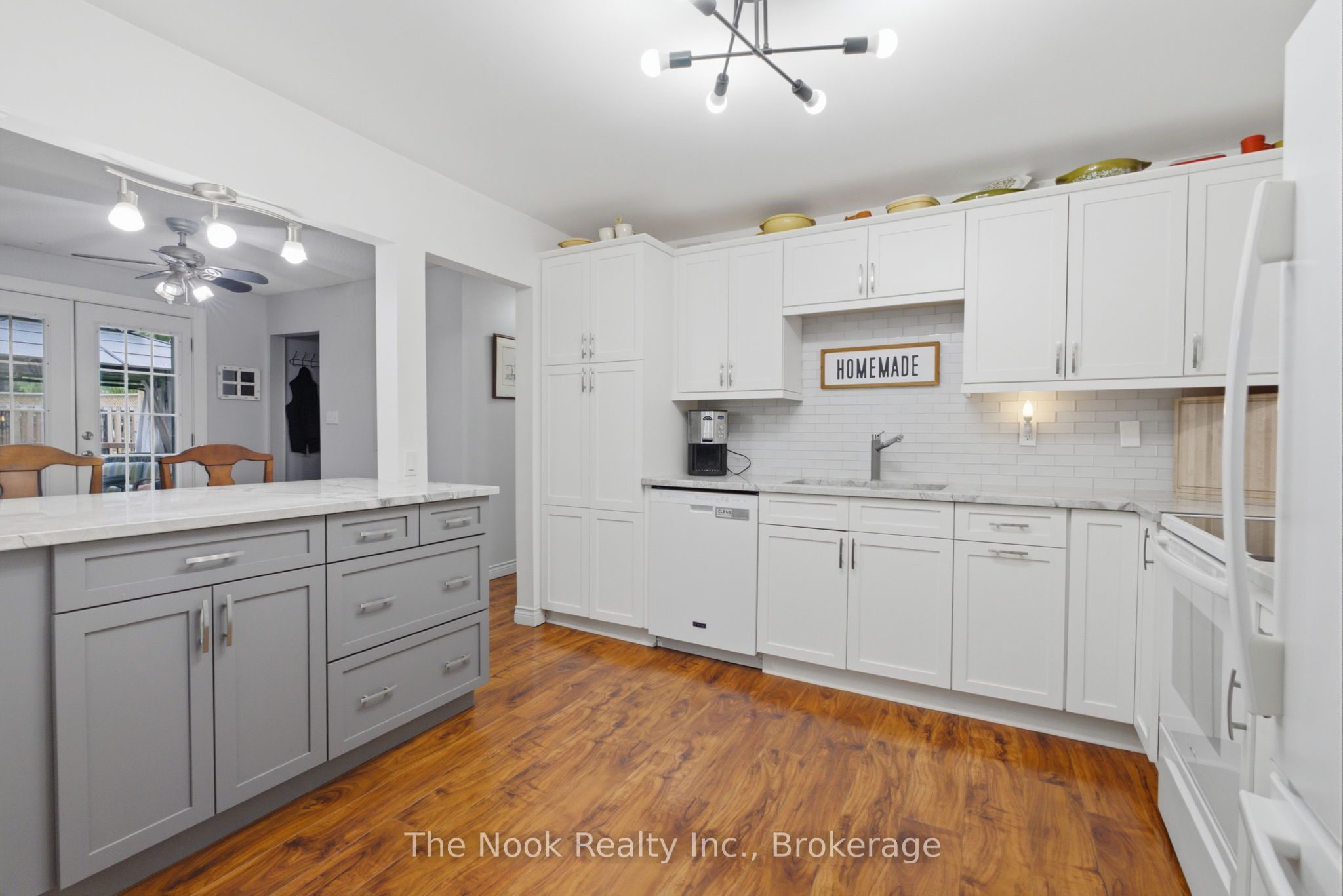 5203 Valleyview Crescent Property Photo 12