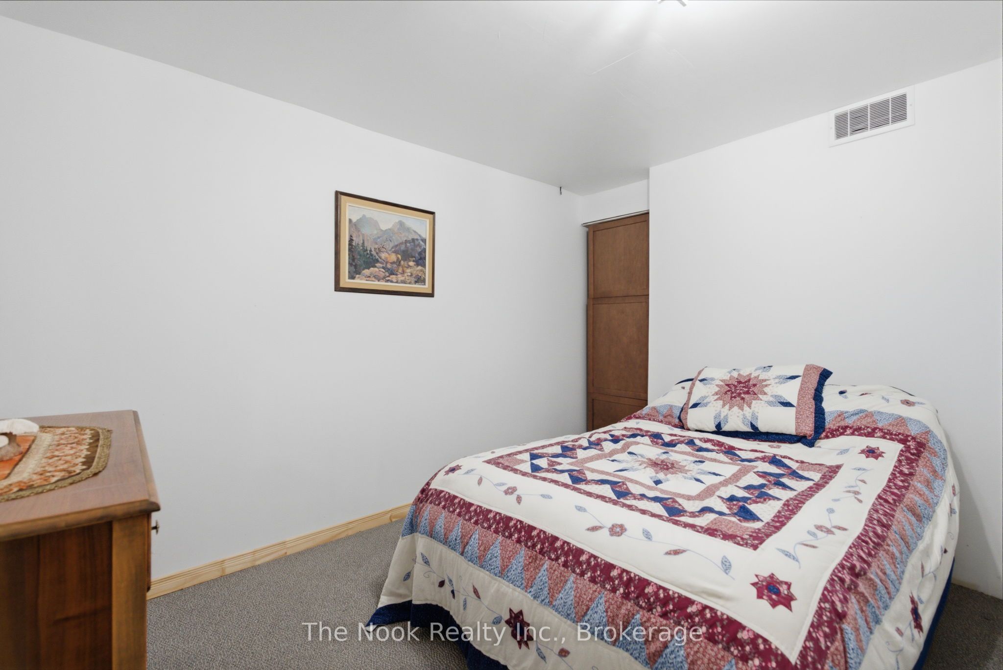 5203 Valleyview Crescent Property Photo 36
