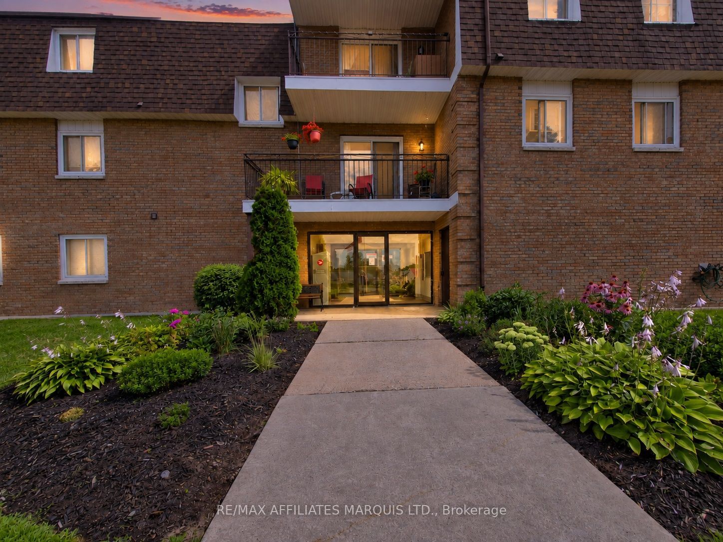 220 Kenyon Street W 302 Property Photo 2
