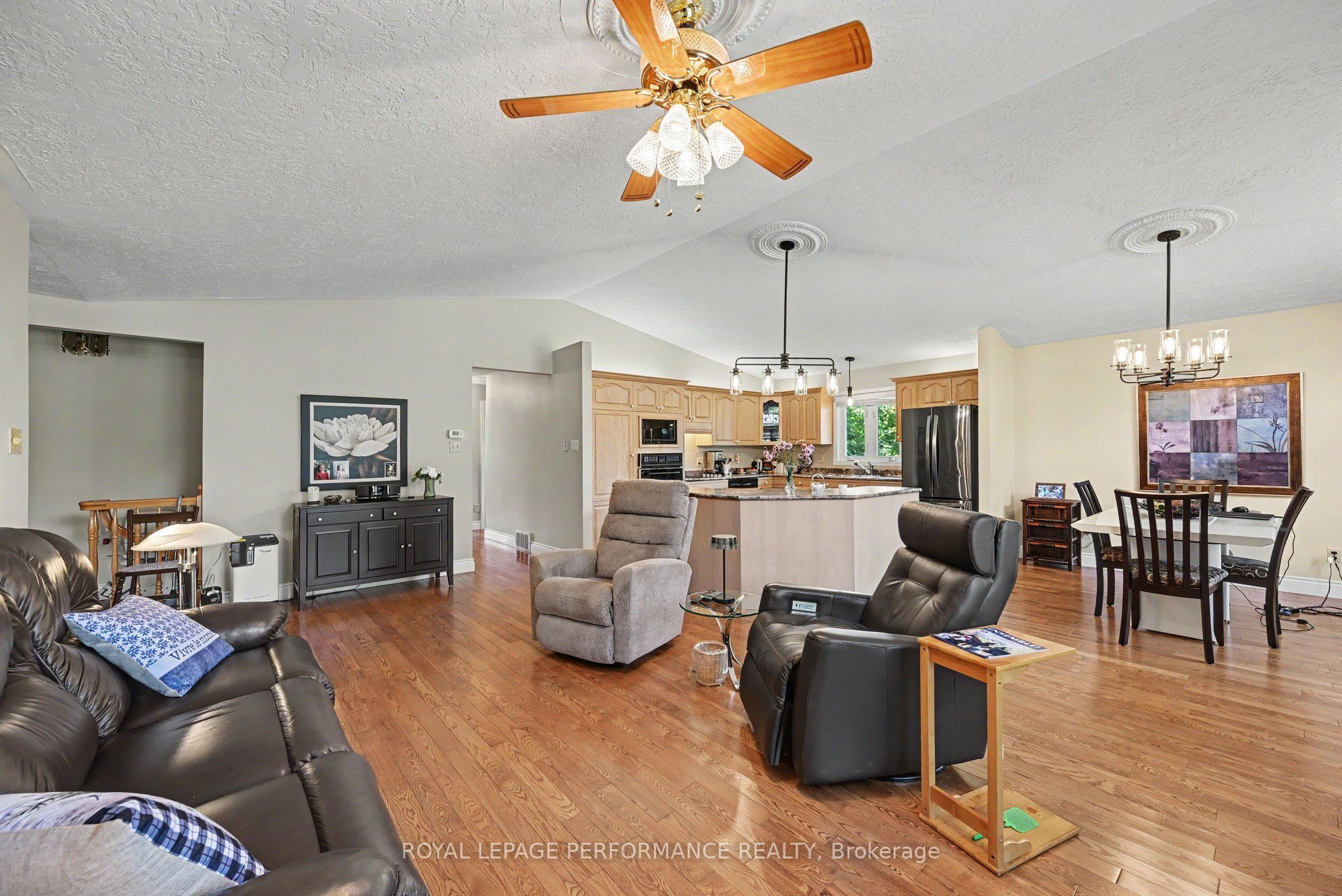 1401 Holy Cross Boulevard Property Photo 6