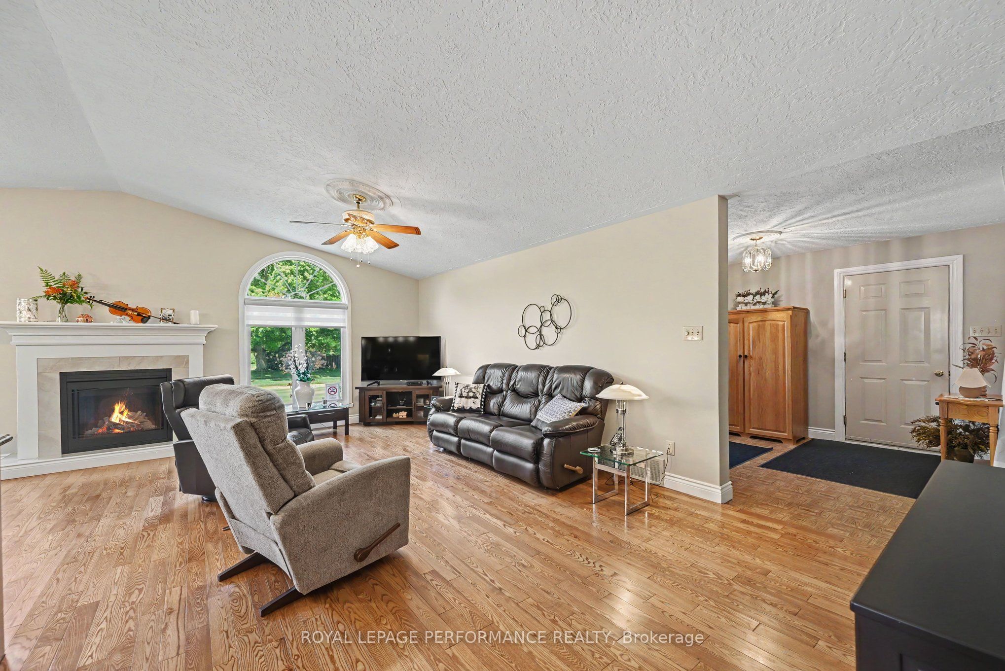 1401 Holy Cross Boulevard Property Photo 7
