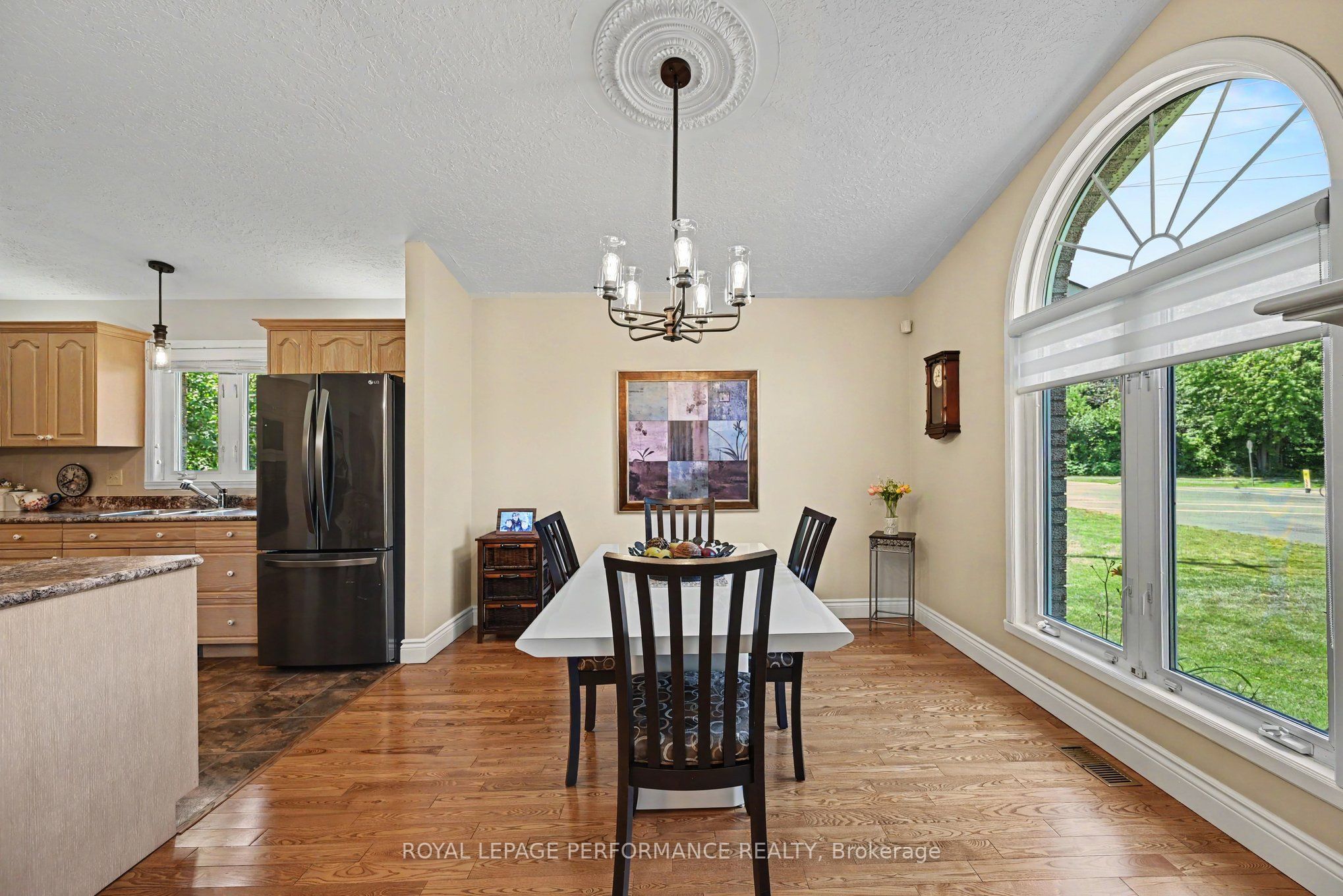 1401 Holy Cross Boulevard Property Photo 8