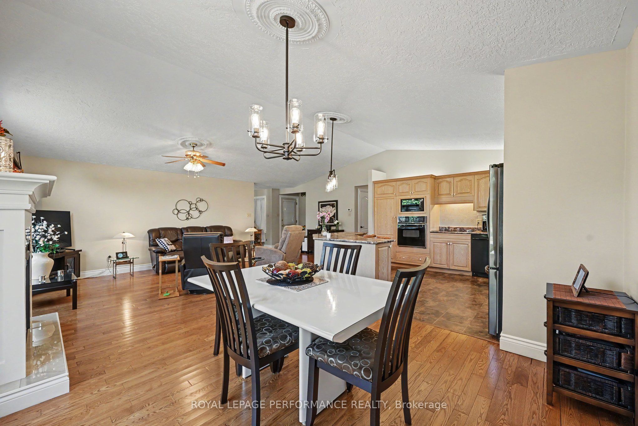 1401 Holy Cross Boulevard Property Photo 9