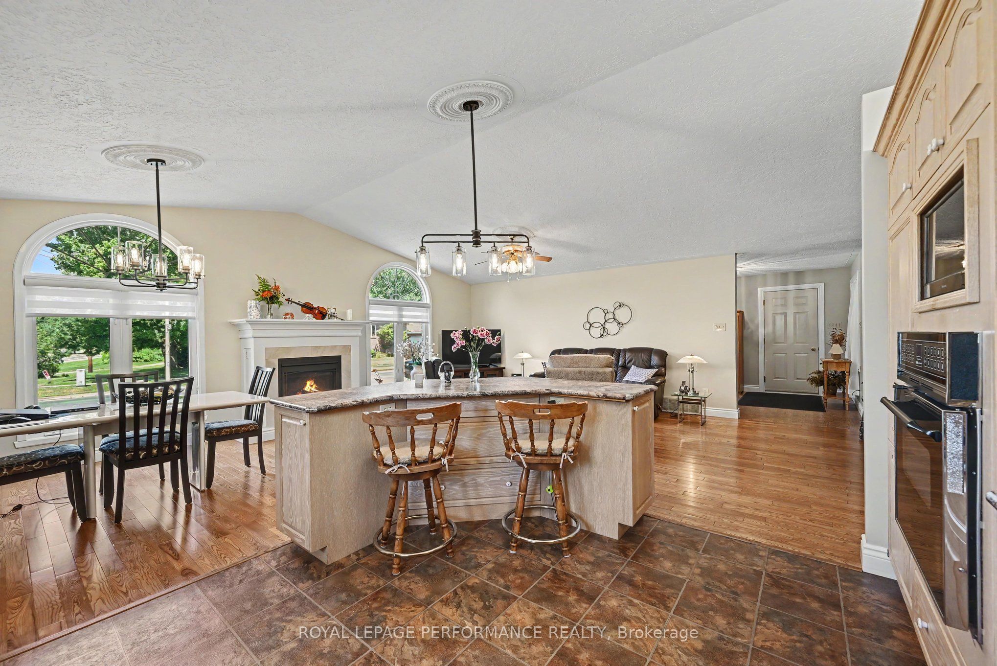 1401 Holy Cross Boulevard Property Photo 14