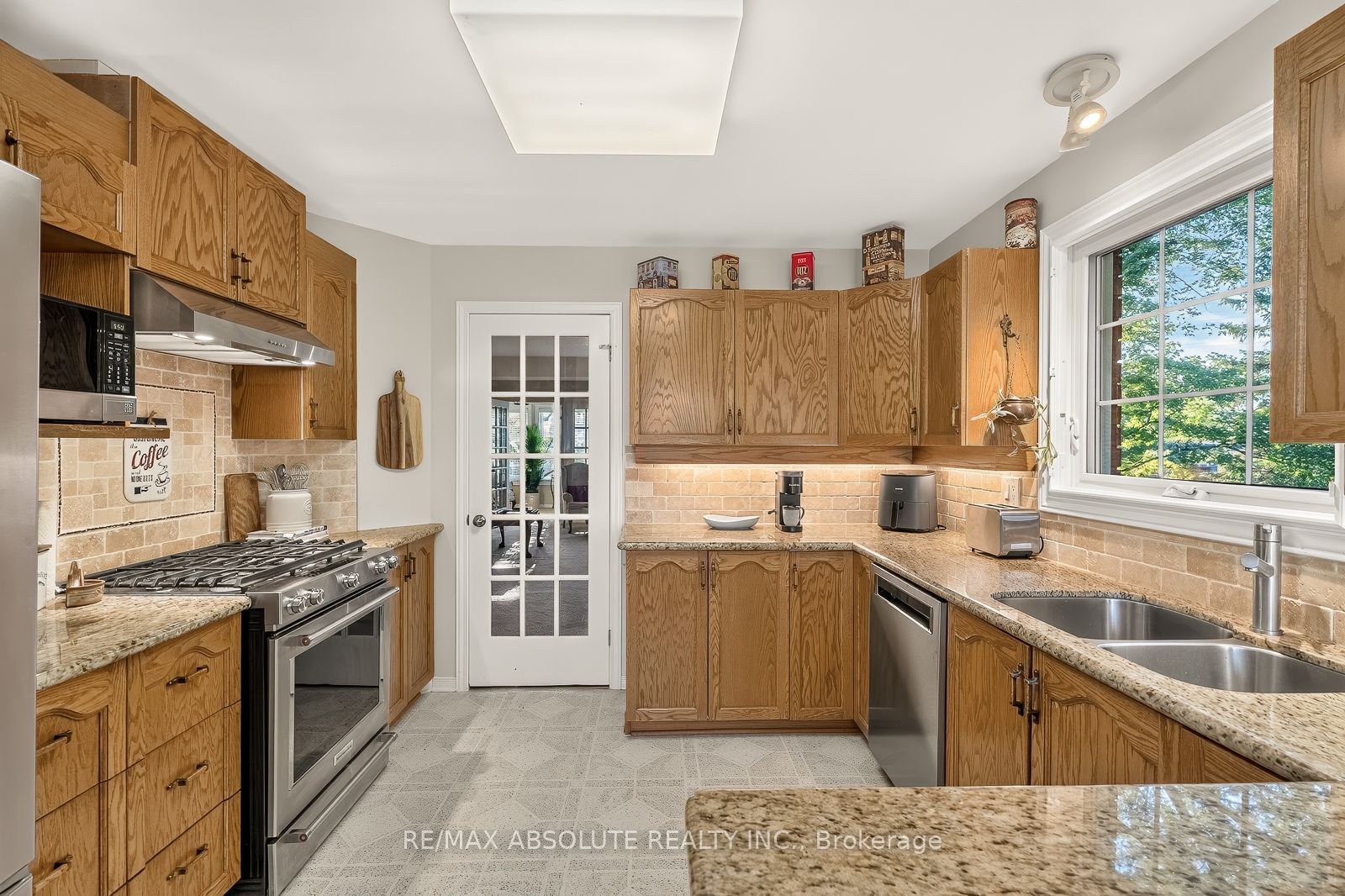 12 Oyster Bay Court Property Photo 16