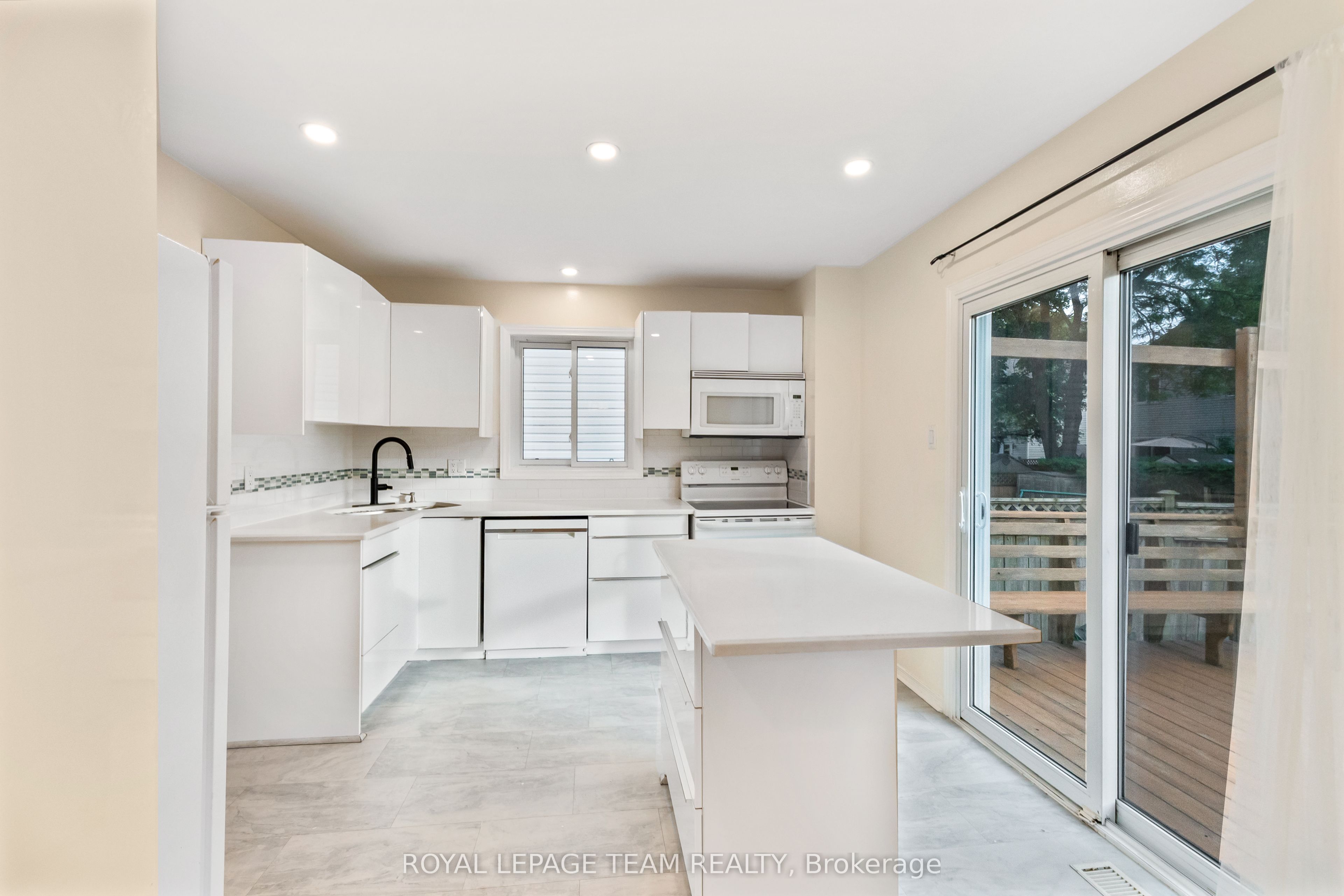 59 Sarrazin Way W Property Photo 8