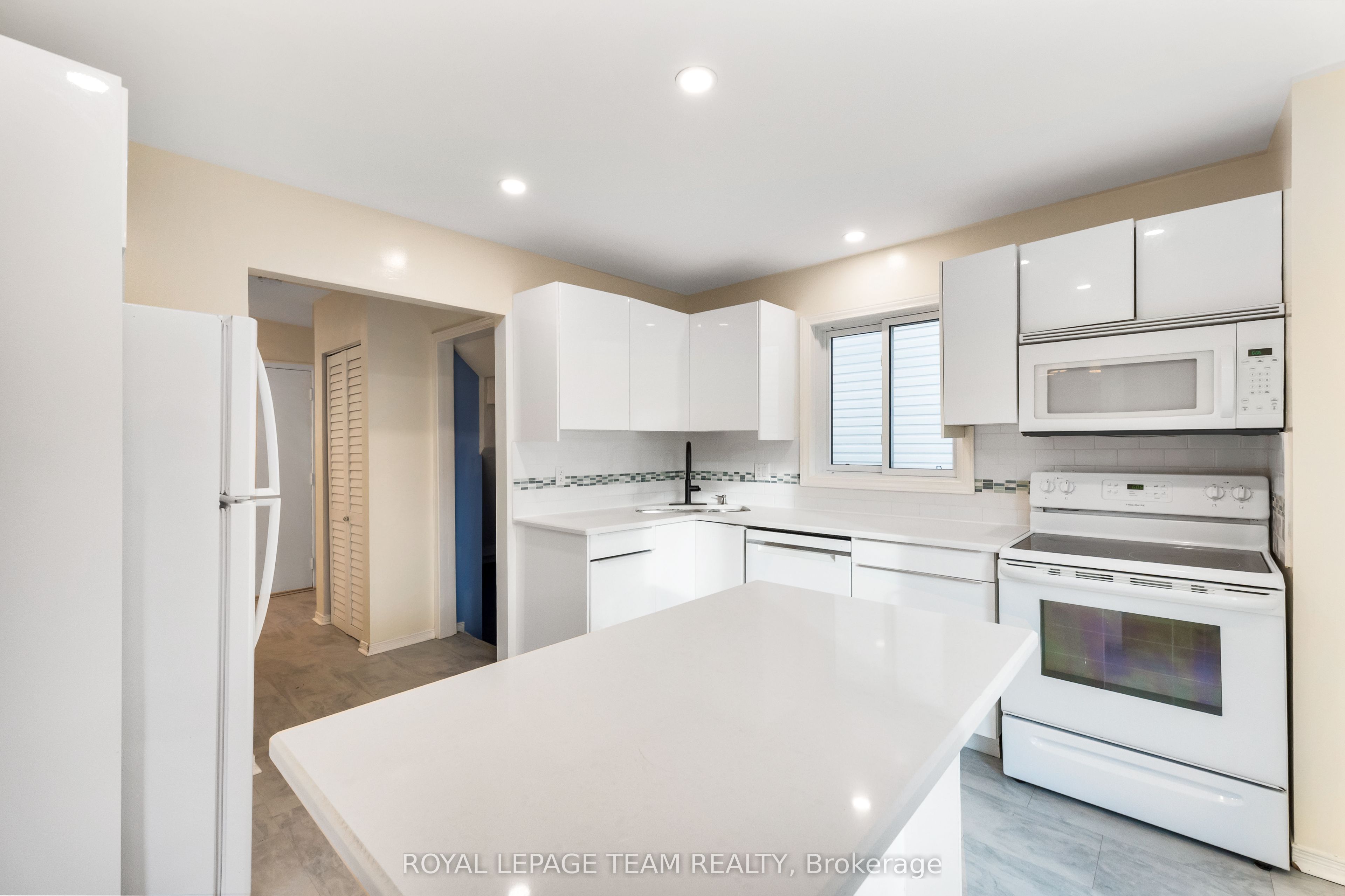 59 Sarrazin Way W Property Photo 9