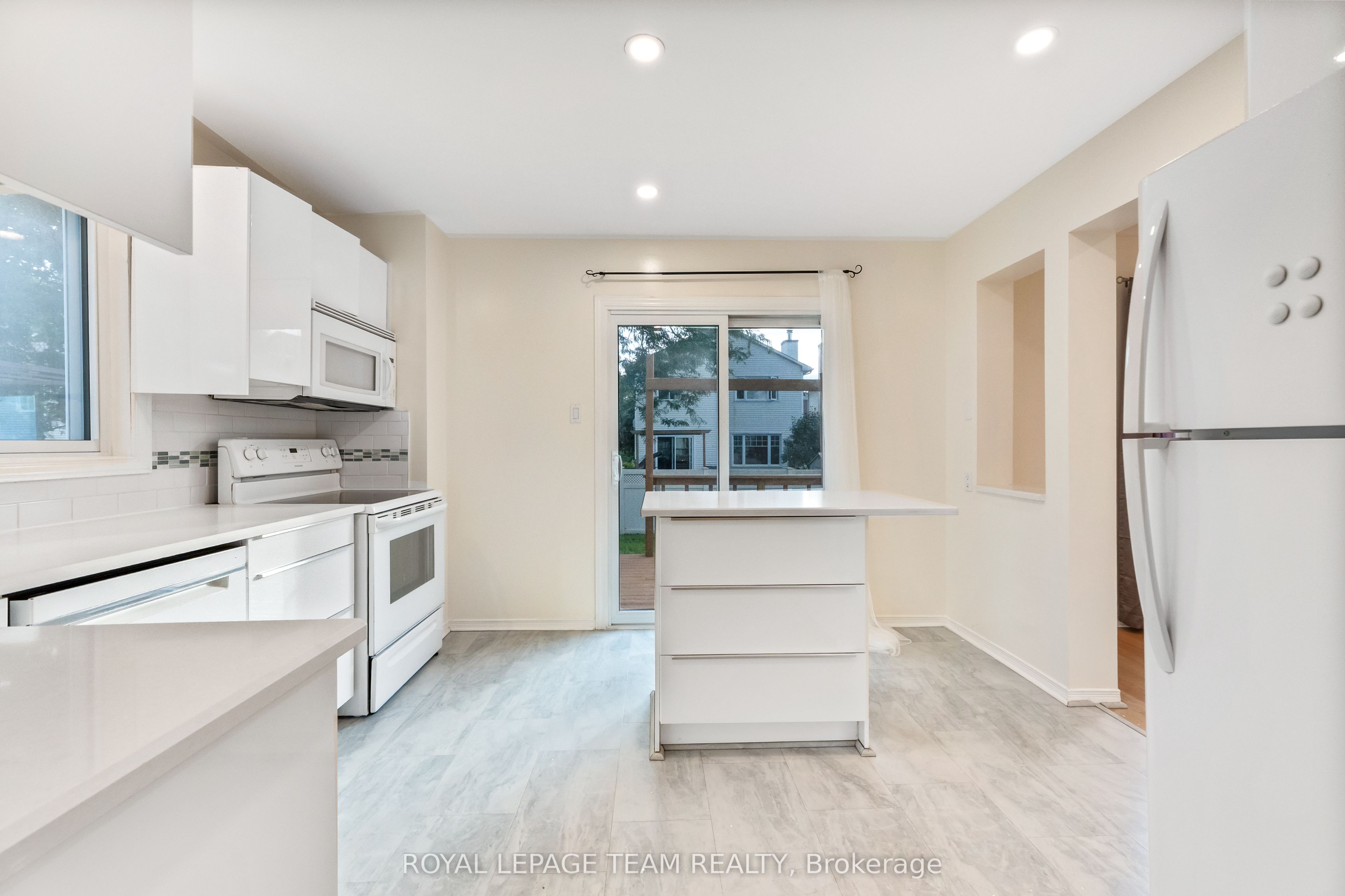 59 Sarrazin Way W Property Photo 10