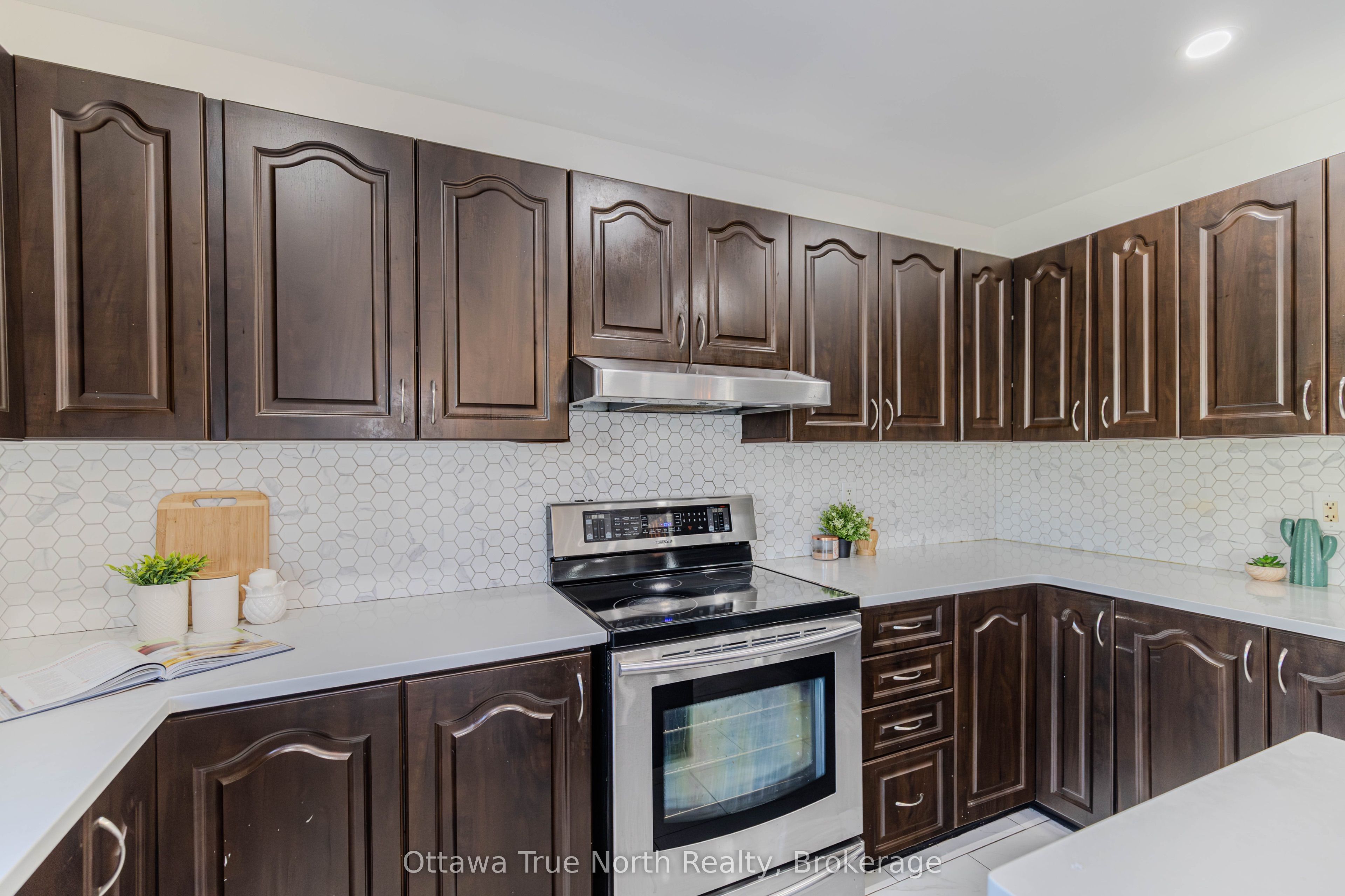 578 Paul Metivier Drive Property Photo 18