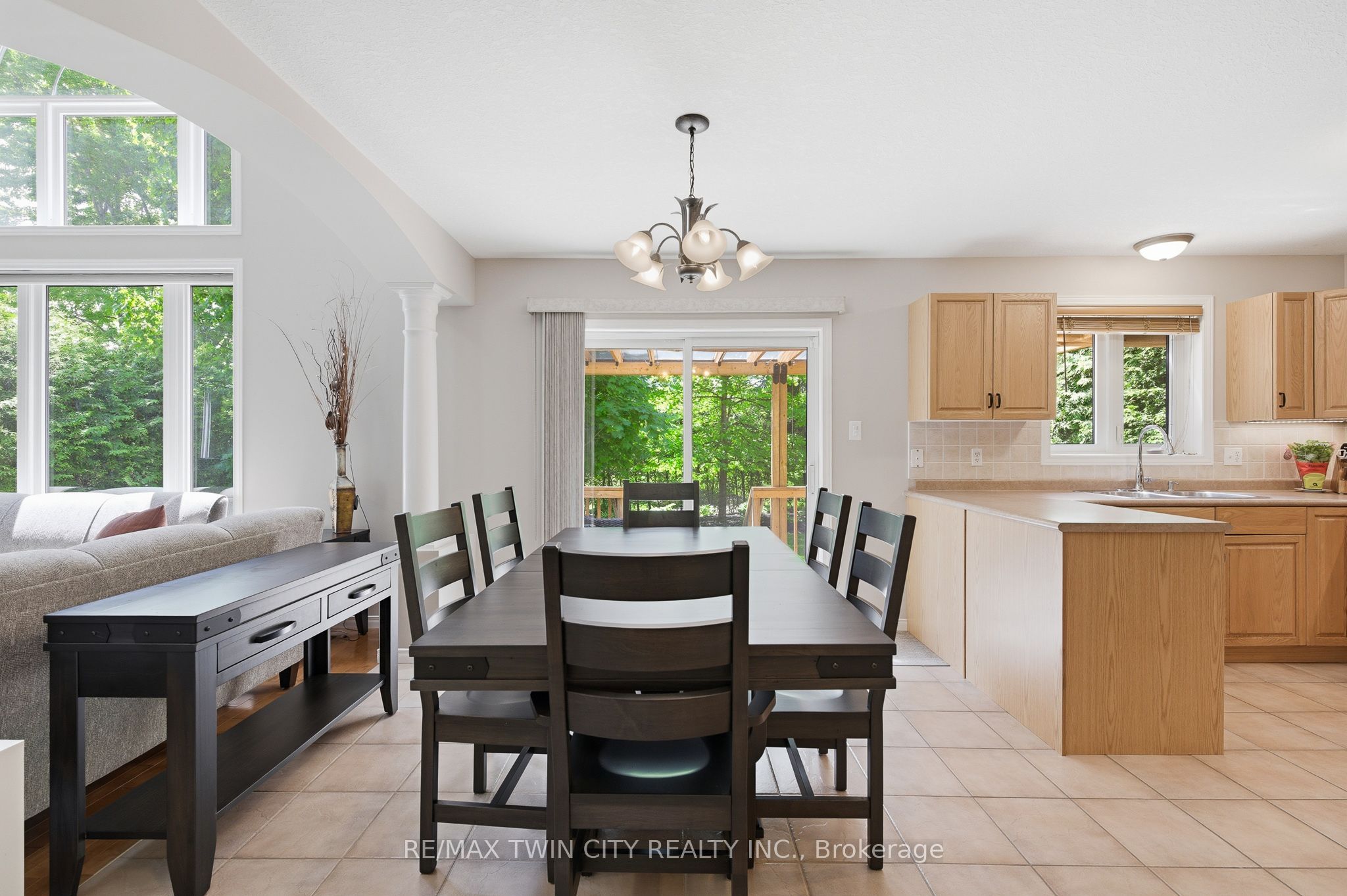 15 Carolinian Lane Property Photo 13