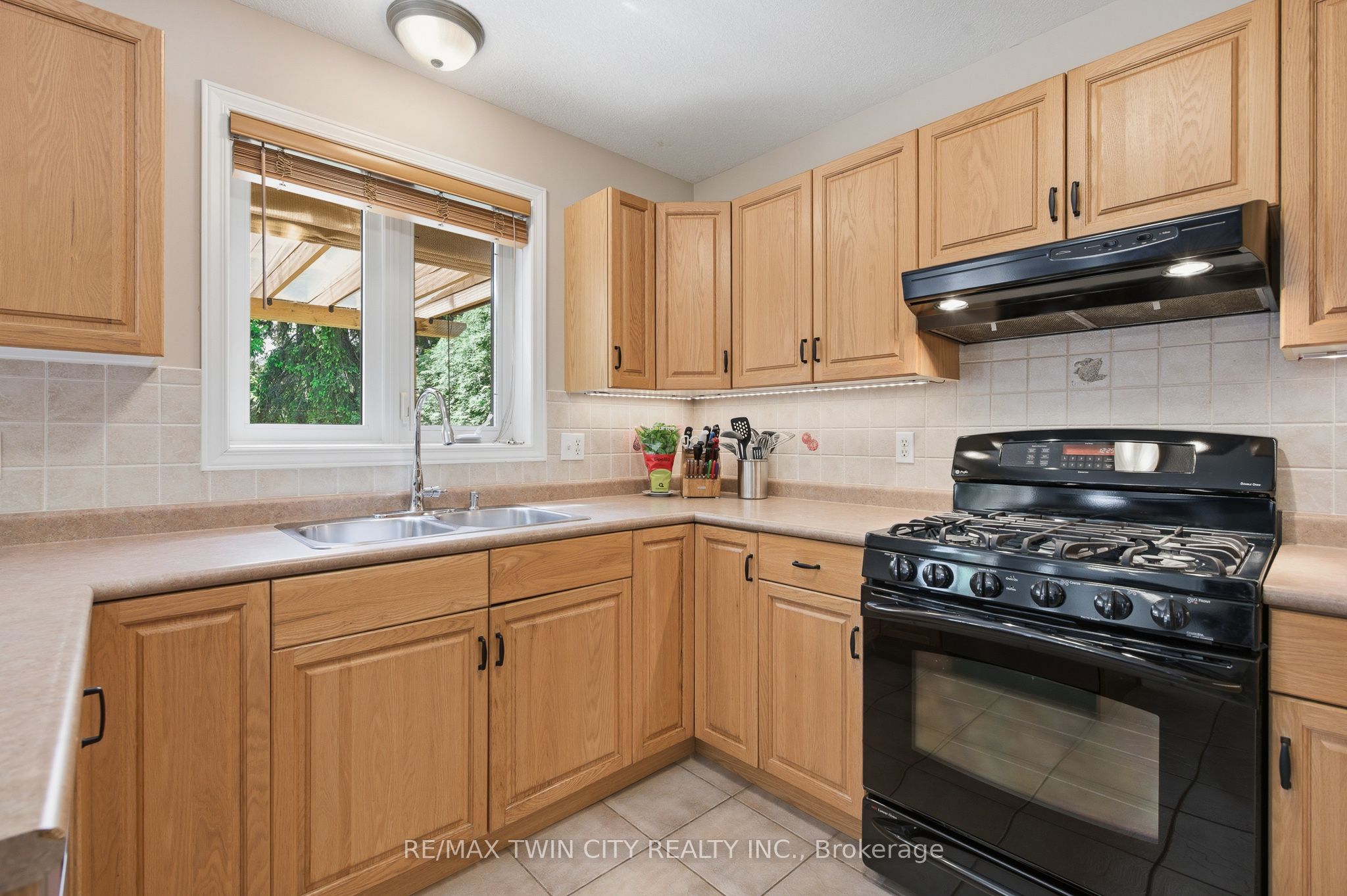 15 Carolinian Lane Property Photo 16