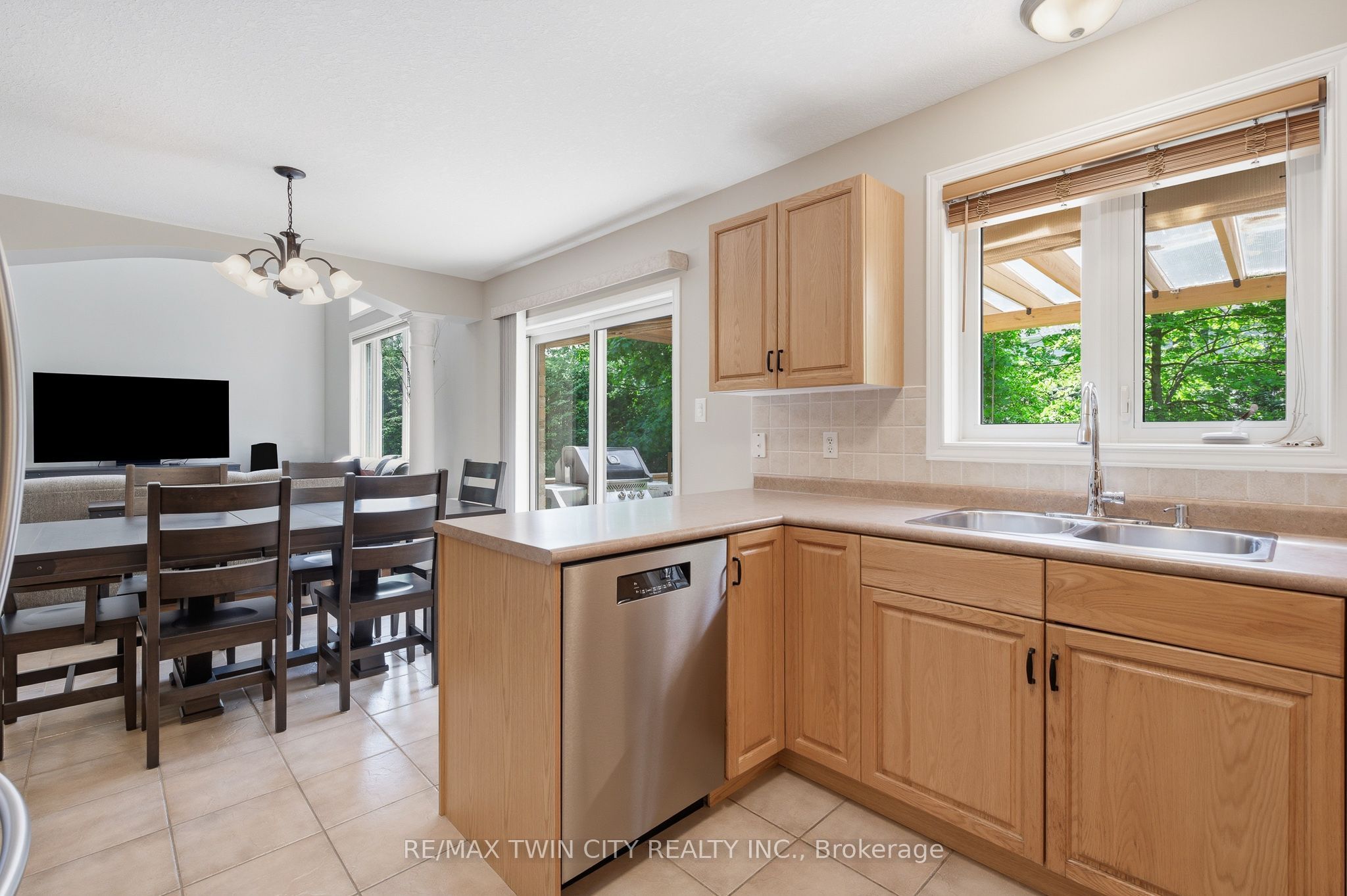 15 Carolinian Lane Property Photo 17