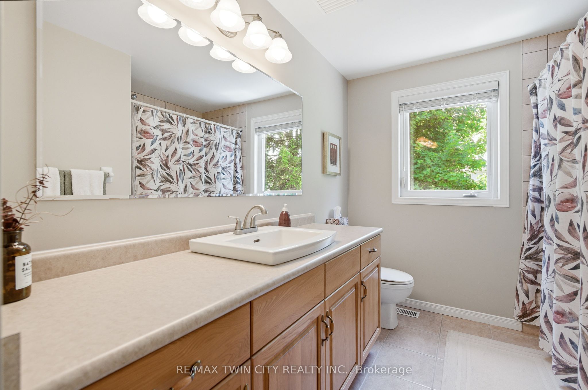 15 Carolinian Lane Property Photo 27