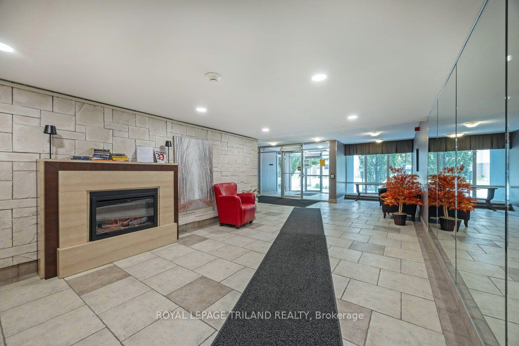 155 Kent Street 1105 Property Photo 6