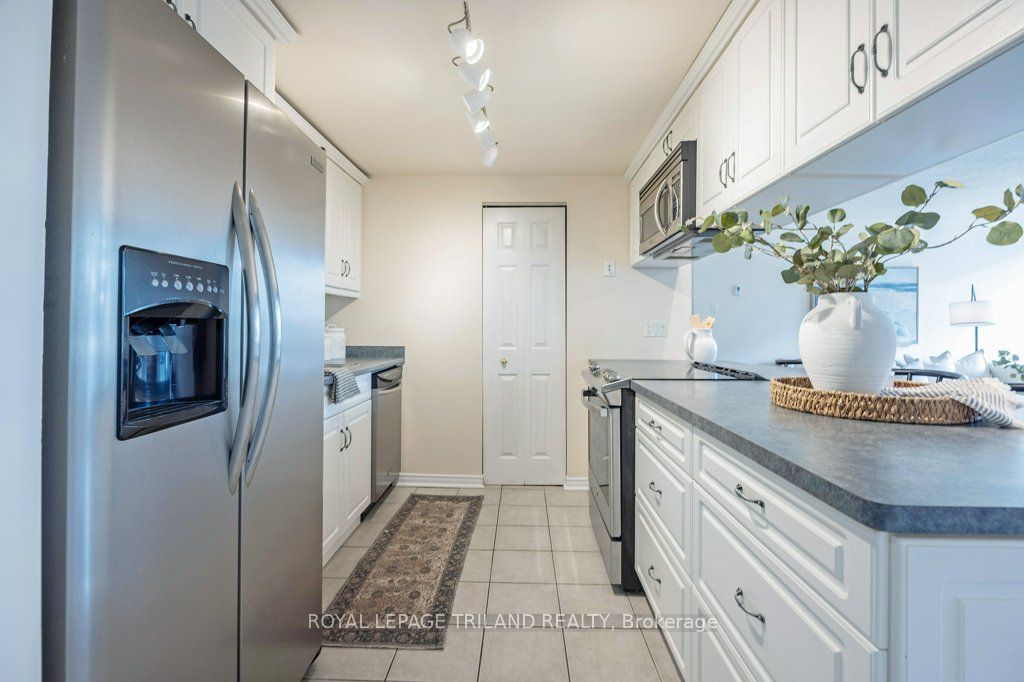 155 Kent Street 1105 Property Photo 14